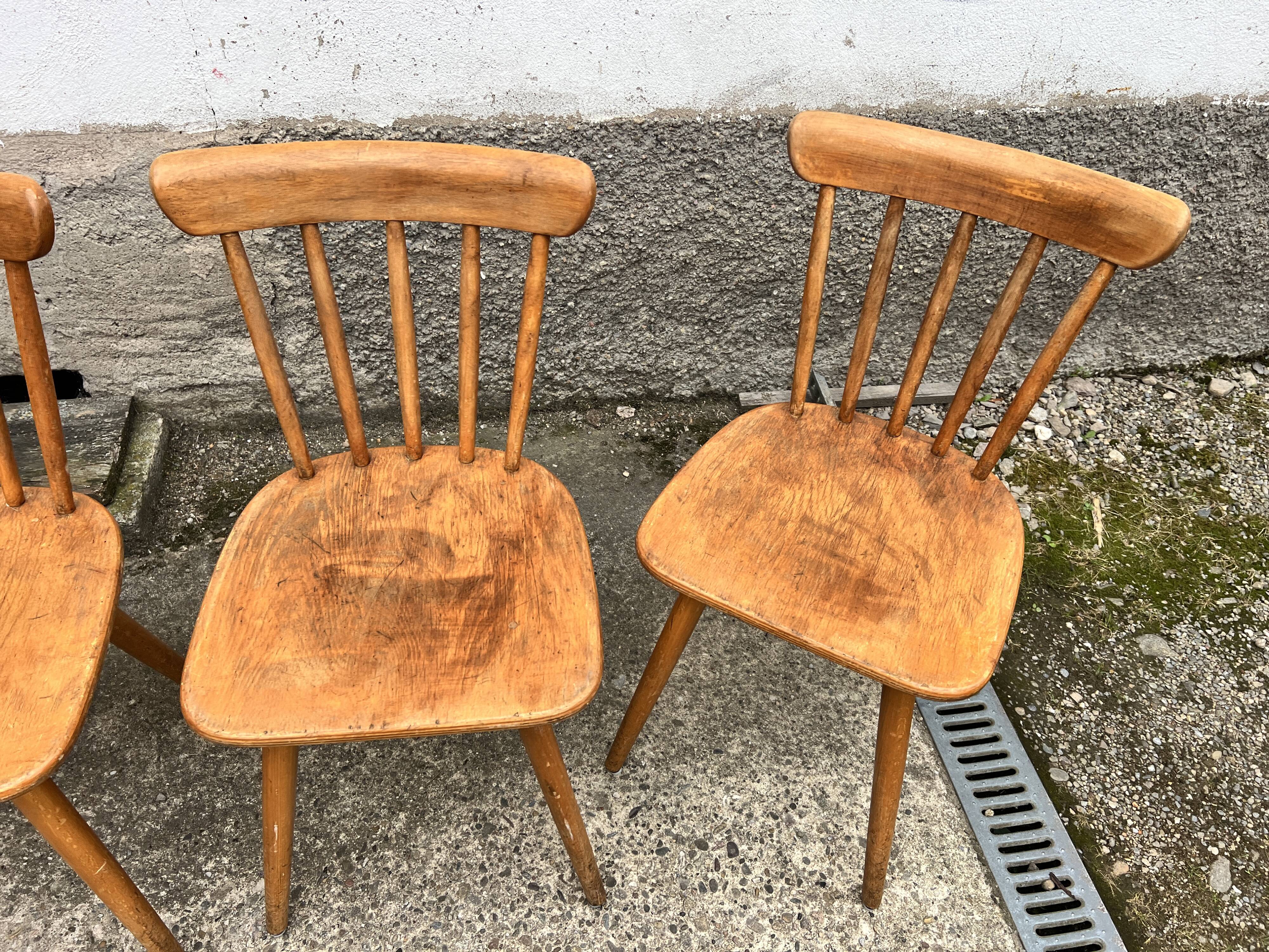 Set of 8 vintage bistro chairs – Warm stained wood – Compass legs