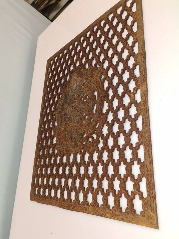 Grille de porte en fonte