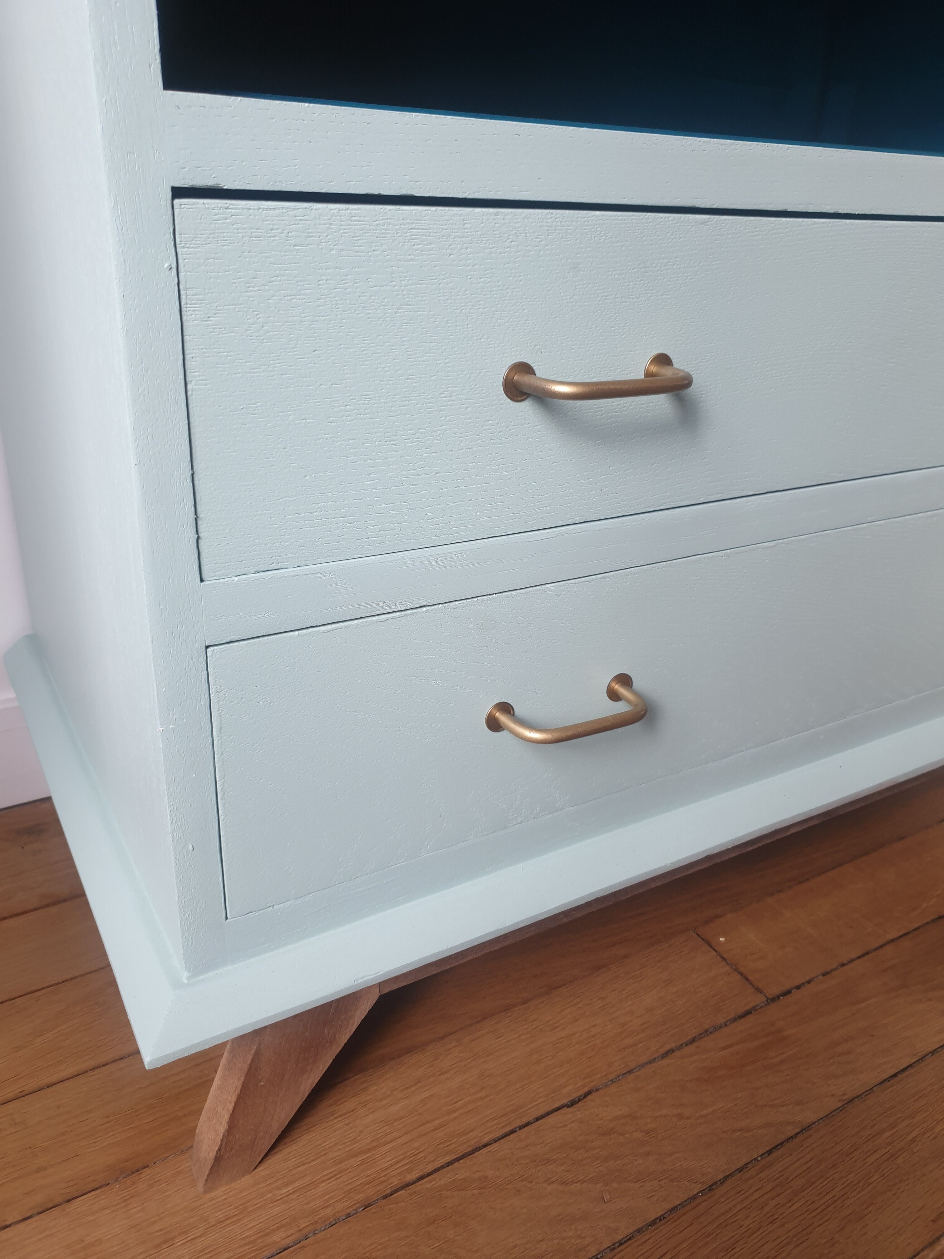 Vintage dresser compass feet