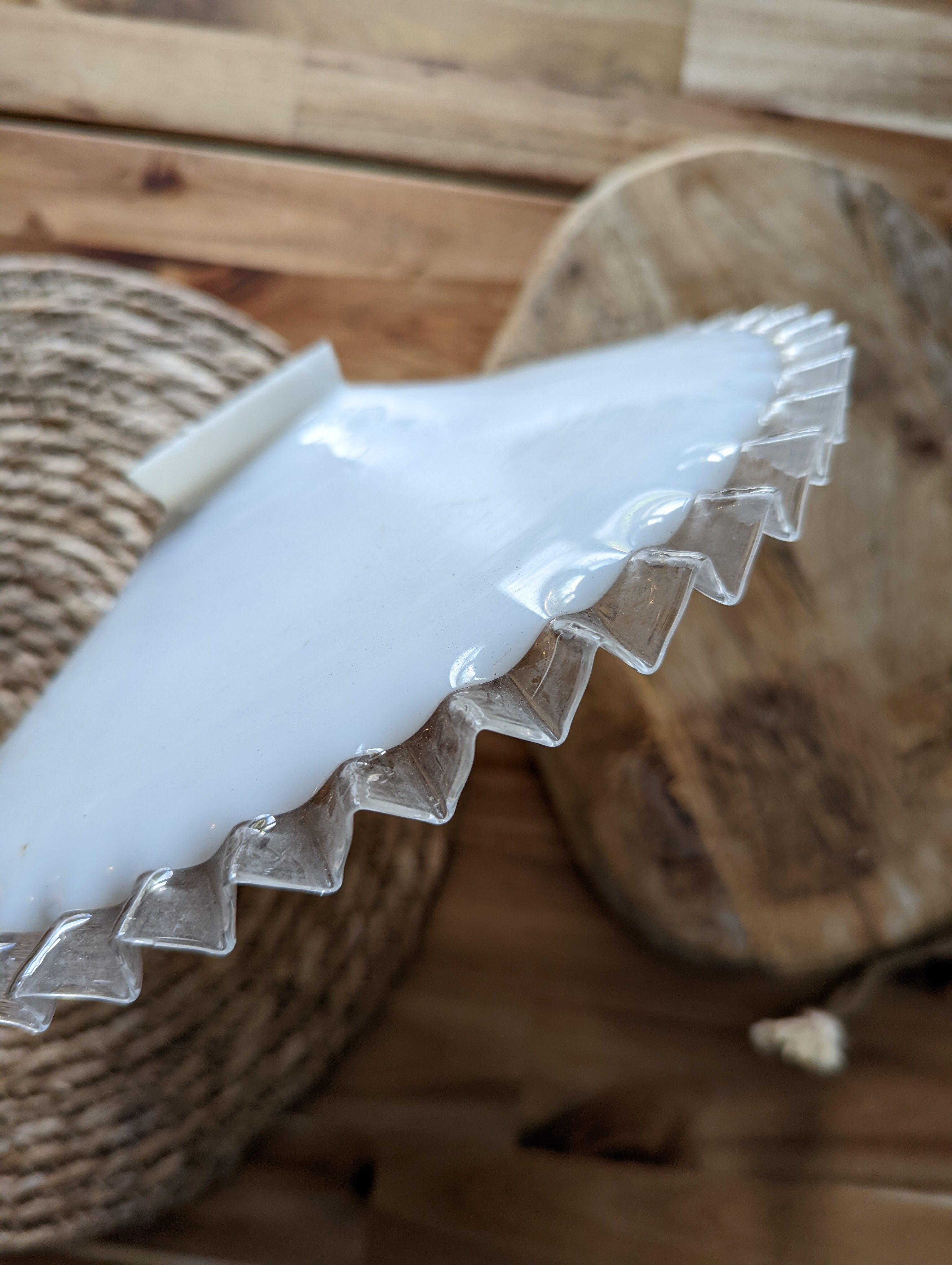 White opaline suspension