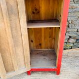 Red cloakroom 1 door