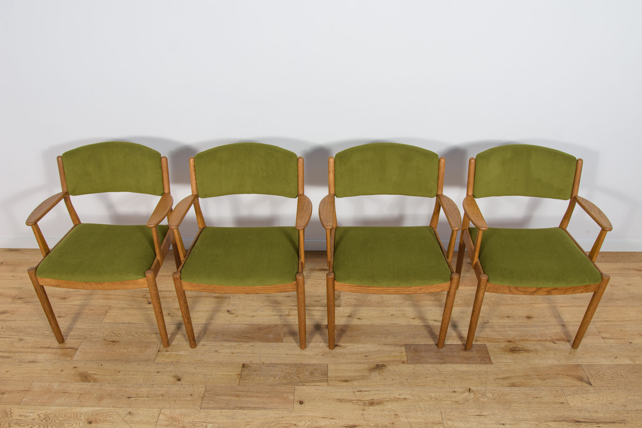 Chaises de salle à manger en chêne du milieu du siècle Modèle J62 par Poul M. Volther pour FDB Mobler, Danemark, années 1960, Ensemble de 4
