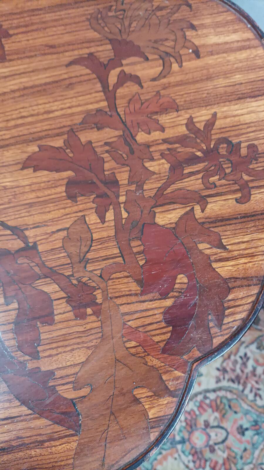 Guéridon Art Nouveau en marqueterie