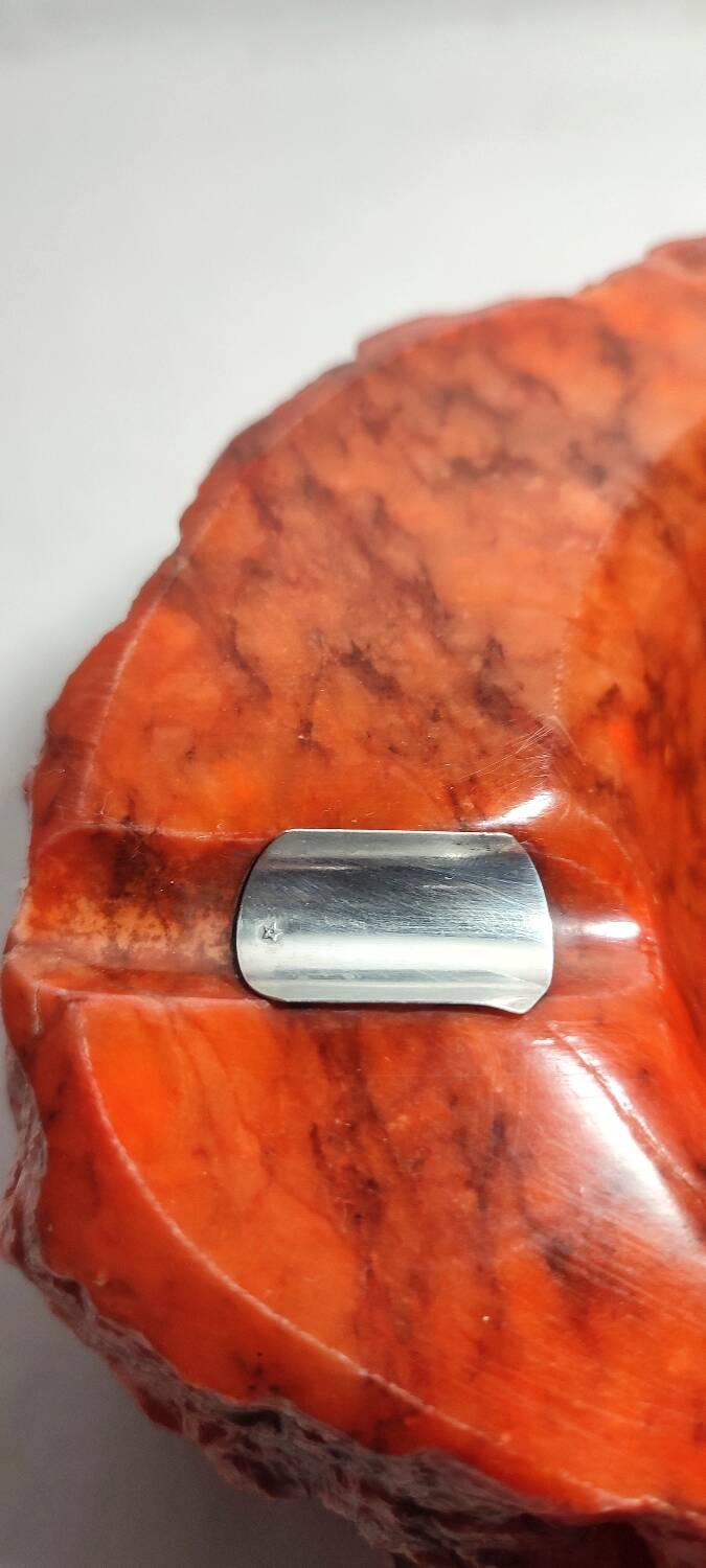 Cenicero de alabastro y plata. Italia, 1960s.