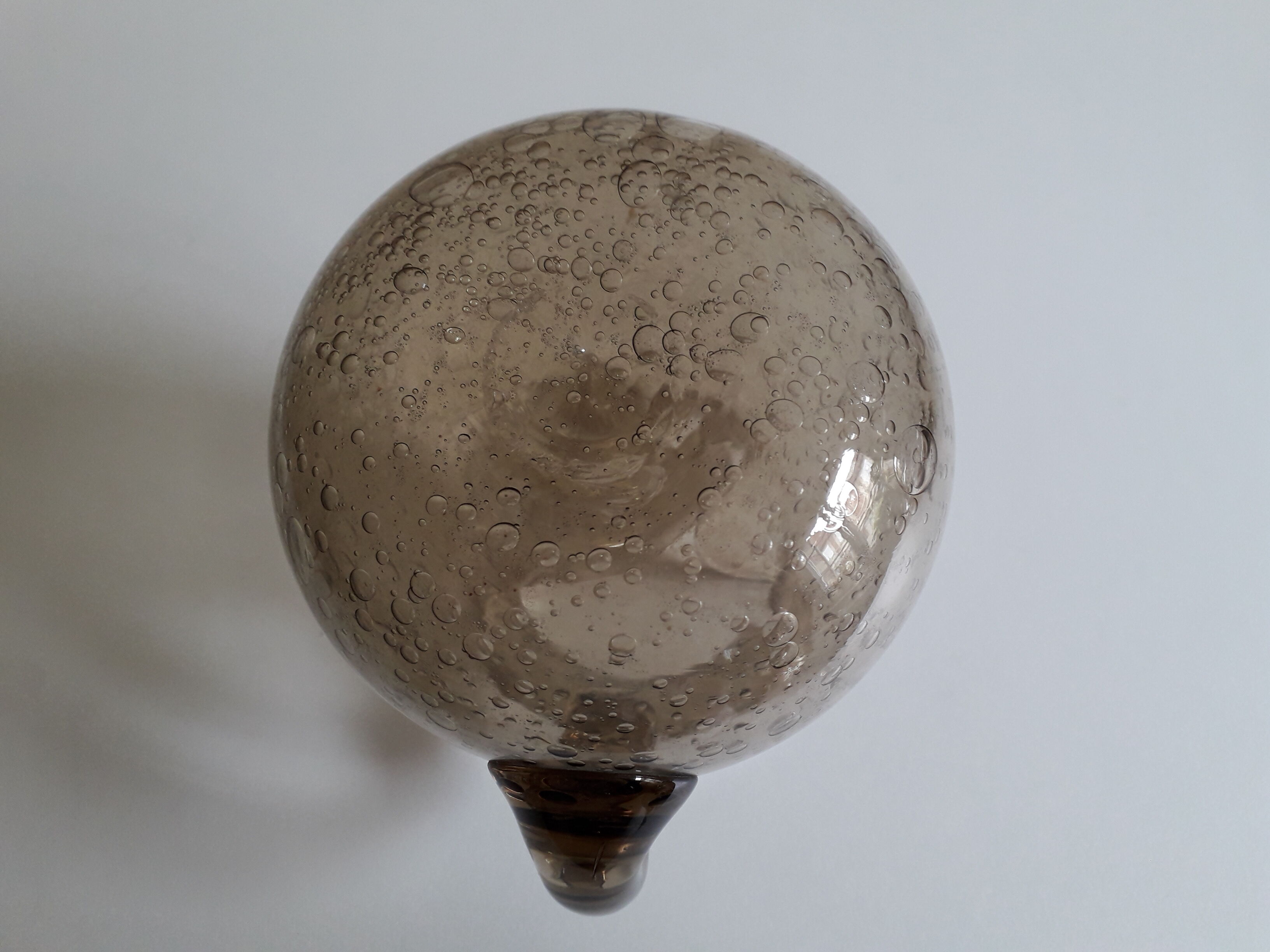 Lot de 8 verres à pied et d'un pichet en verre soufflé et bullé années 70
