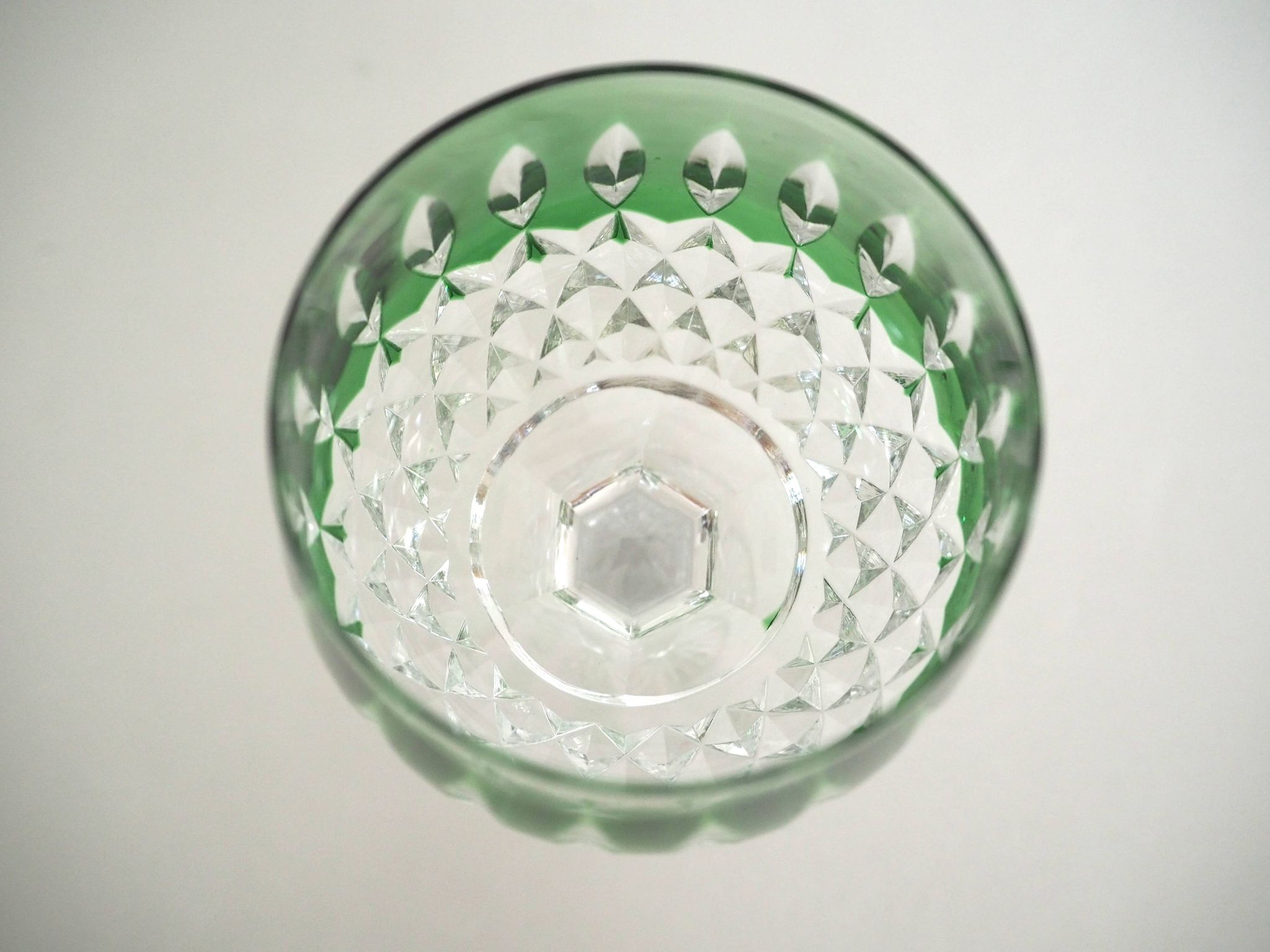 Verre en cristal –   roemer vert - saint-louis - pointe de couleur verte
