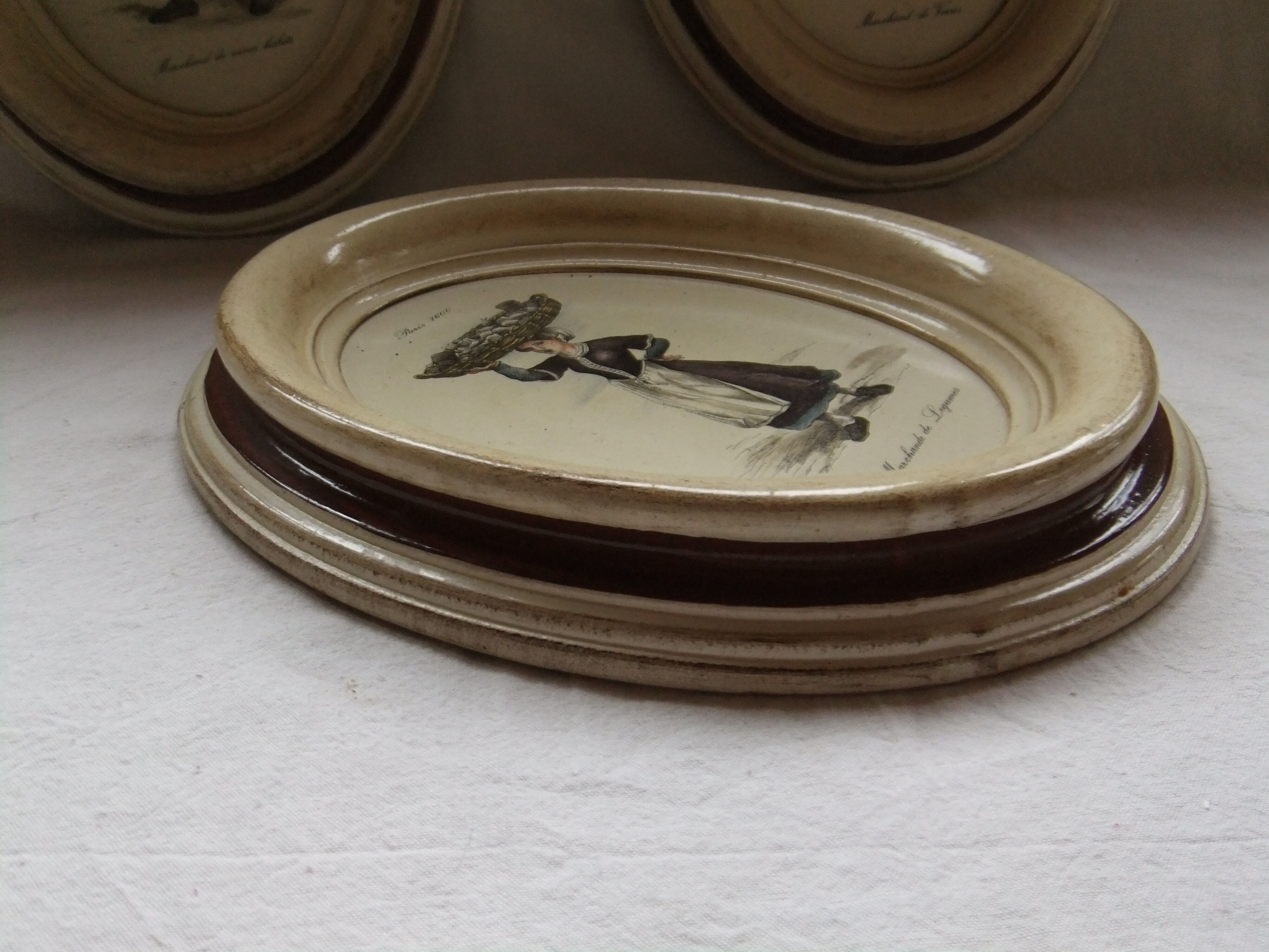 Table frame medallion old trades vintage decoration