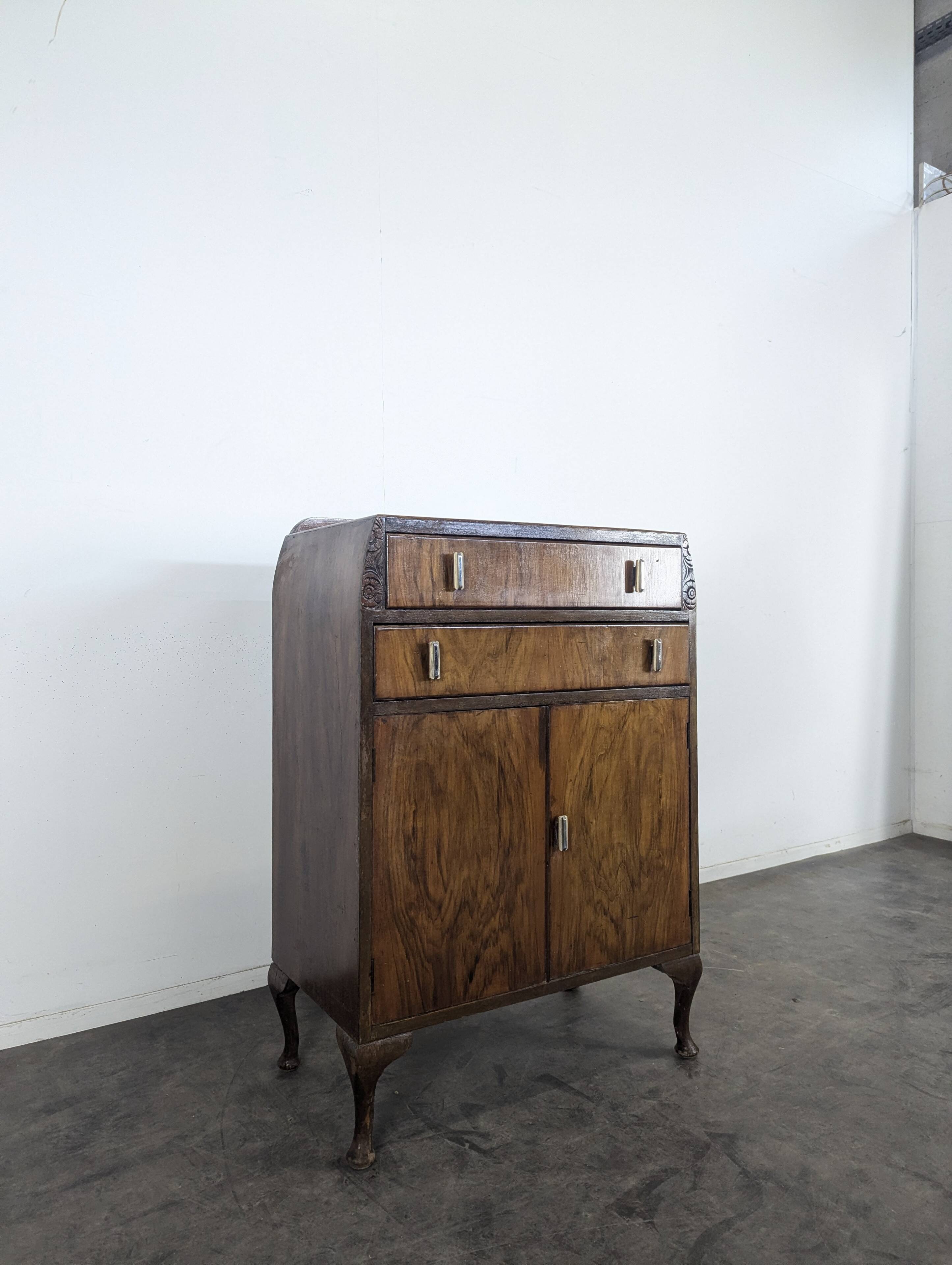 Exotic wood bar in Art Deco style