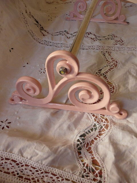 Pink cast iron towel rail Art Deco 30s 40s