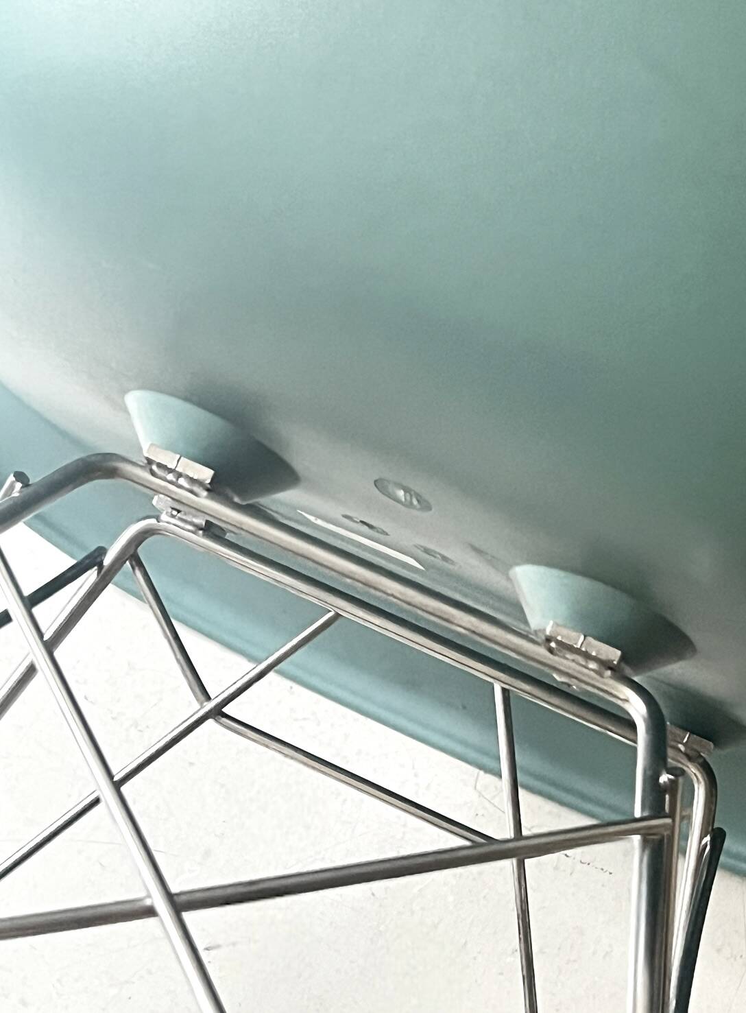 Eames Plastic Armchair RE RAR rocking chair design, Vitra edition.