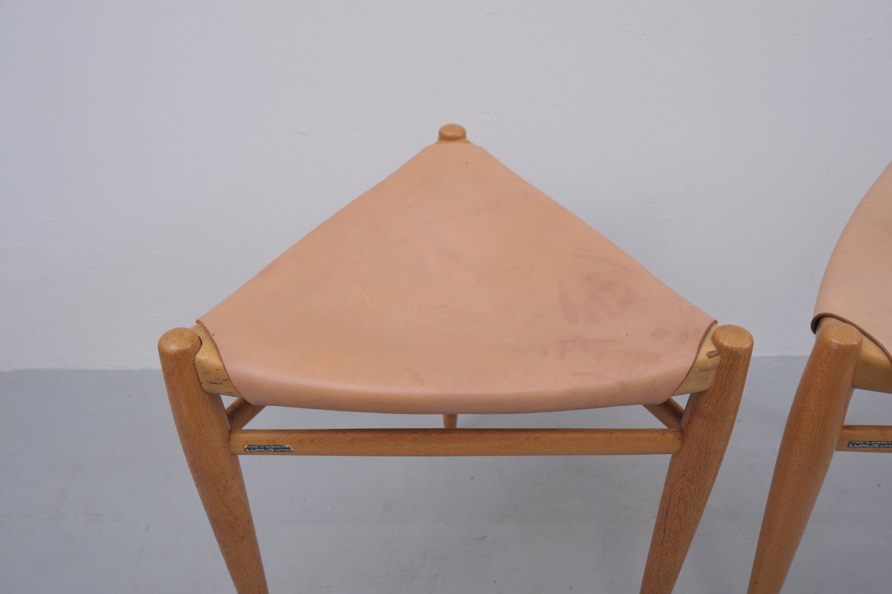 Tripod stools in oak by Uno & Östen Kristiansson for Luxus, 1950s, set of 2