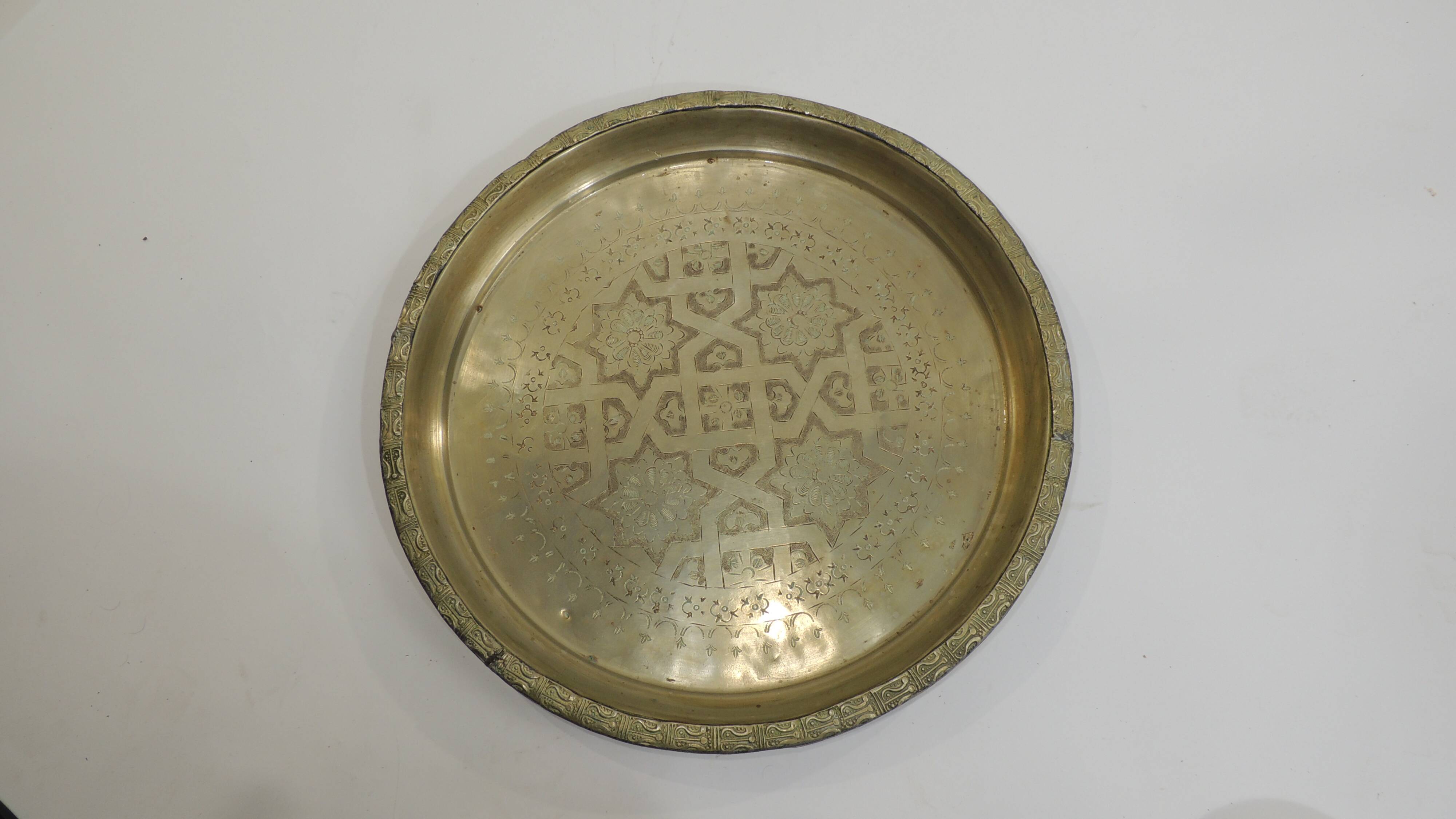 Serving tray or decoration / Artisanal North Africa / Vintage