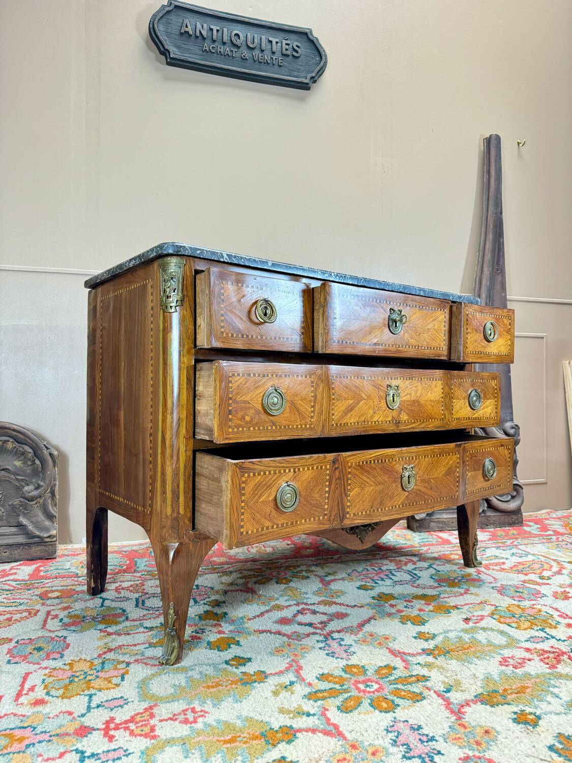 Kierchenbach Jean-adam commode à ressaut en marqueterie d’époque Louis XVI