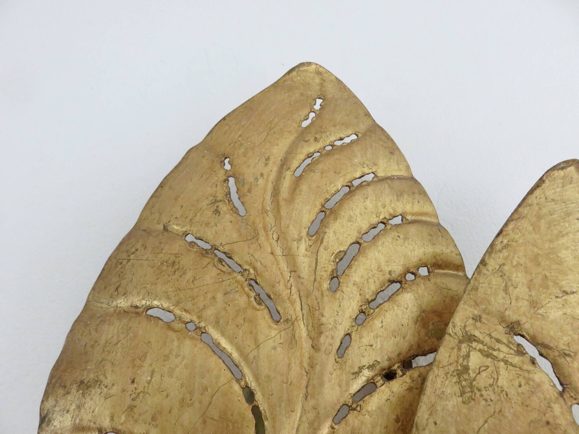 Large "leaf" wall lamp in gold metal, gold leaf, 1970s, Jansen