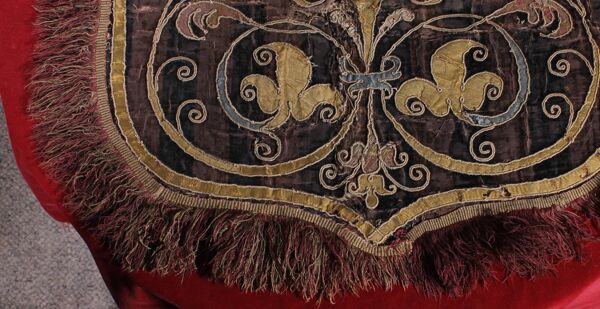 Tissu en velours et soie brodée, époque Renaissance