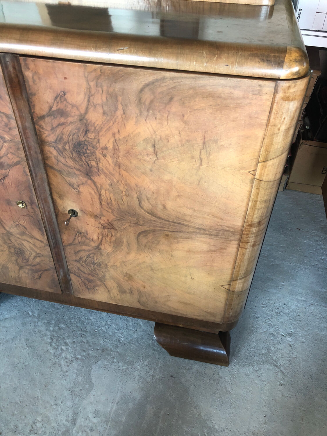Art deco wooden chest of drawers from the 1940s