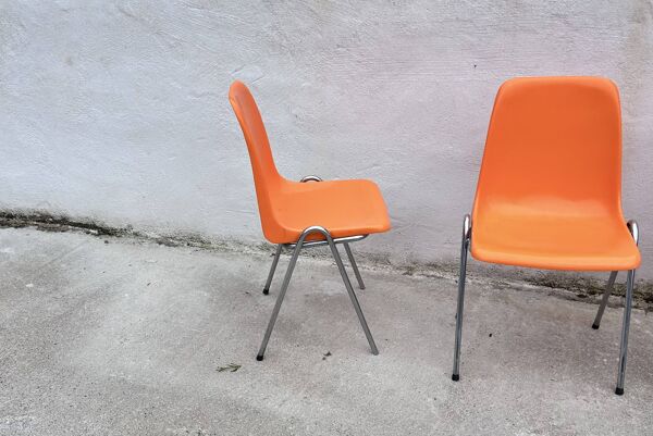 Chaises plastique orange