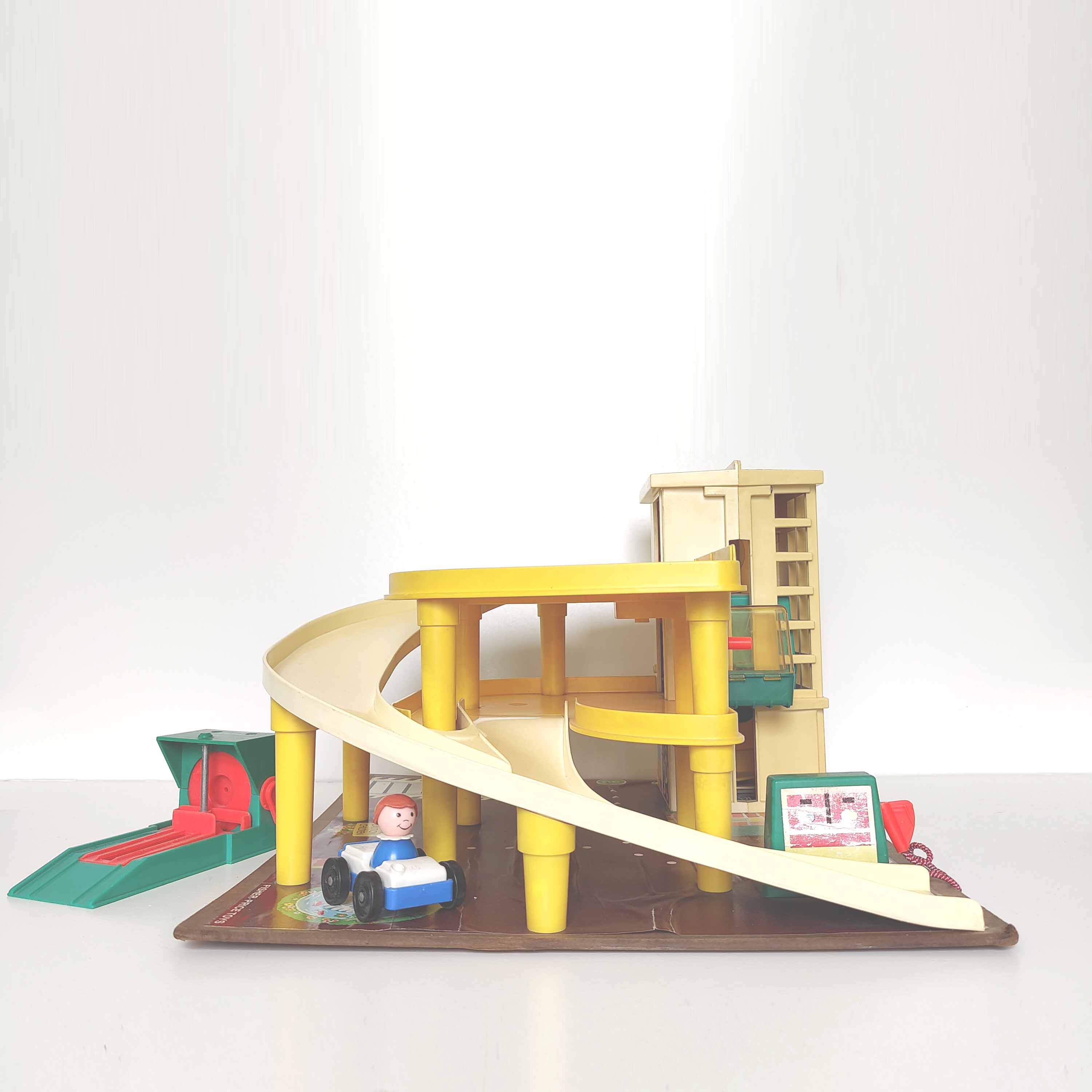 Garage parking Fisher Price 1970