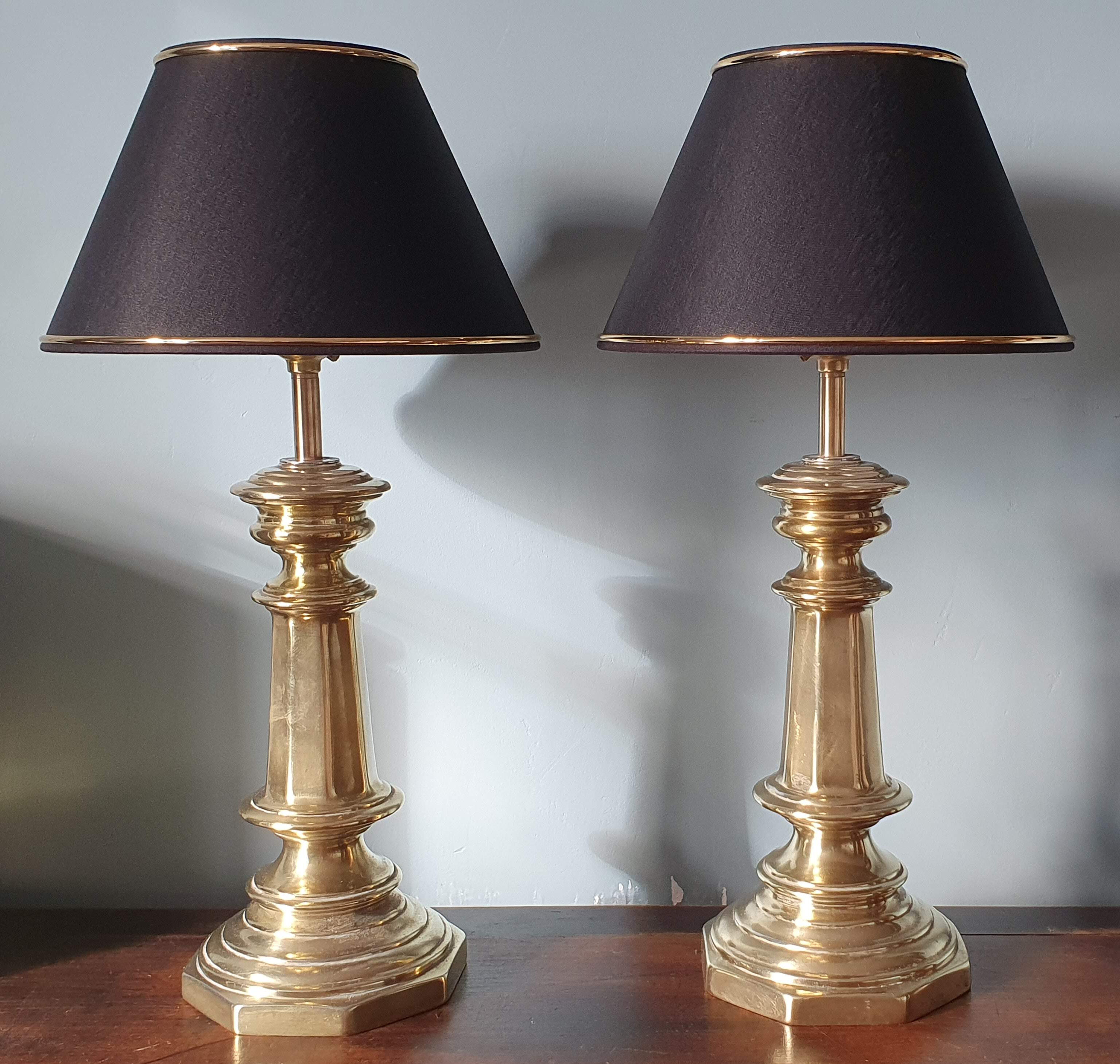 Duo of antique lamps in bronze and brass