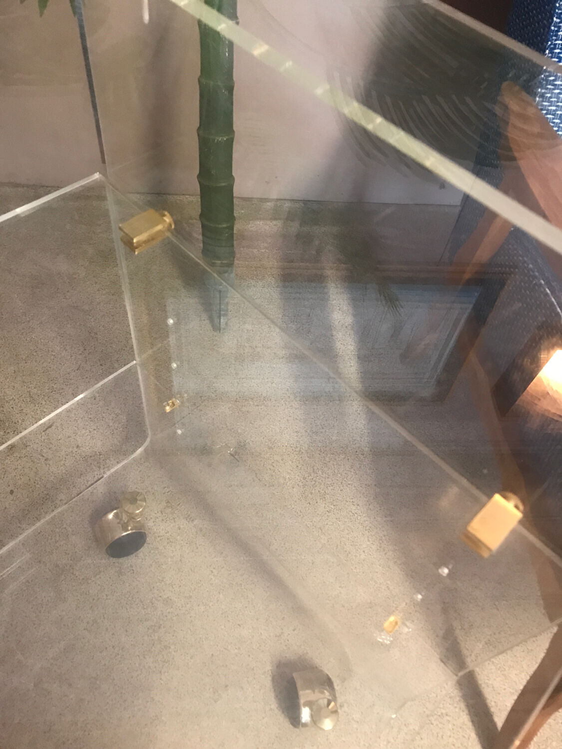 Vintage side table in plexiglass, design by David Lange.