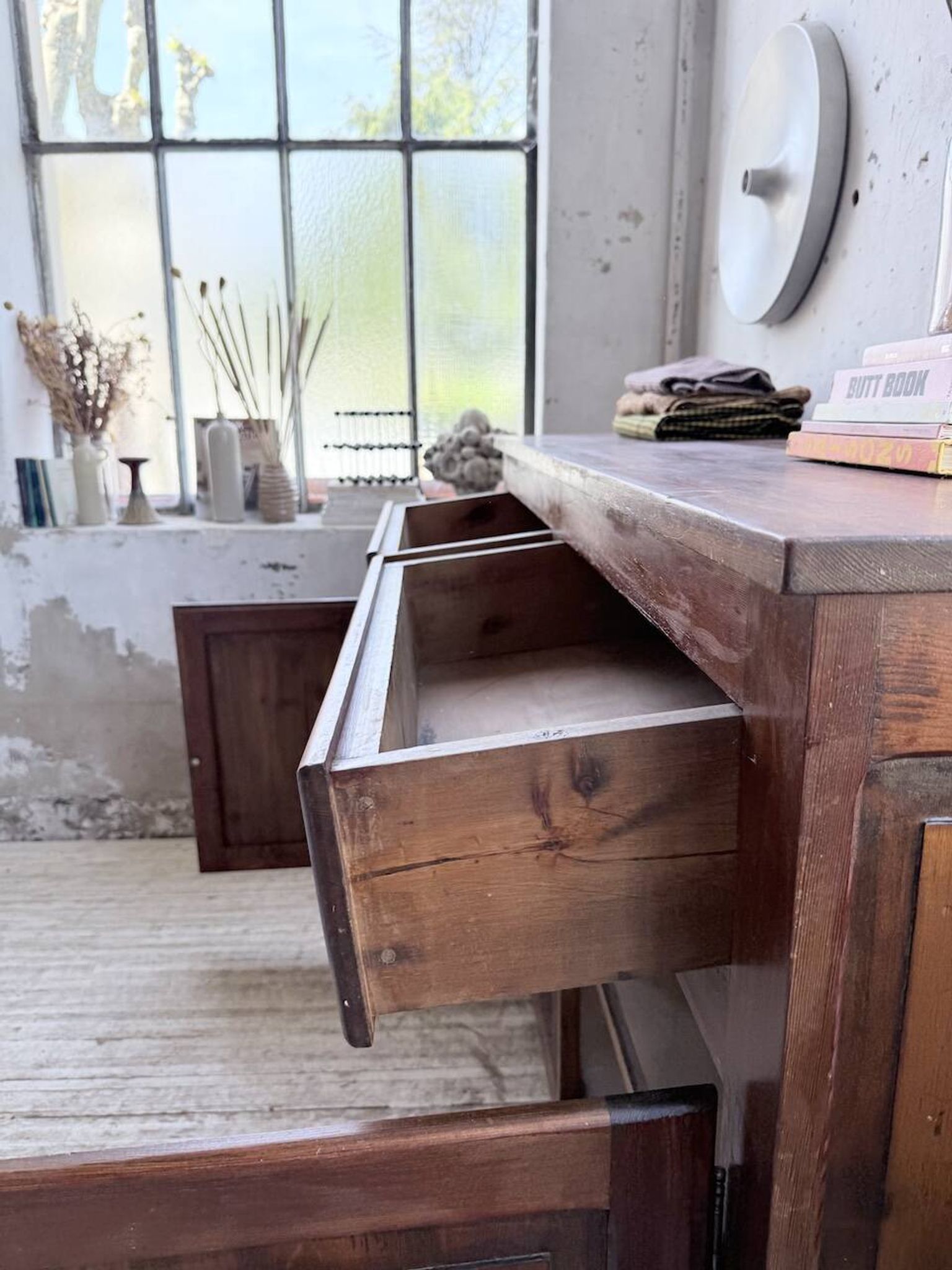 Meuble de rangement confiturier art populaire savoyard 1950