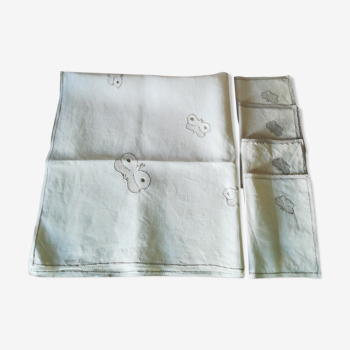 Tablecloth and linen towels has butterfly pattern