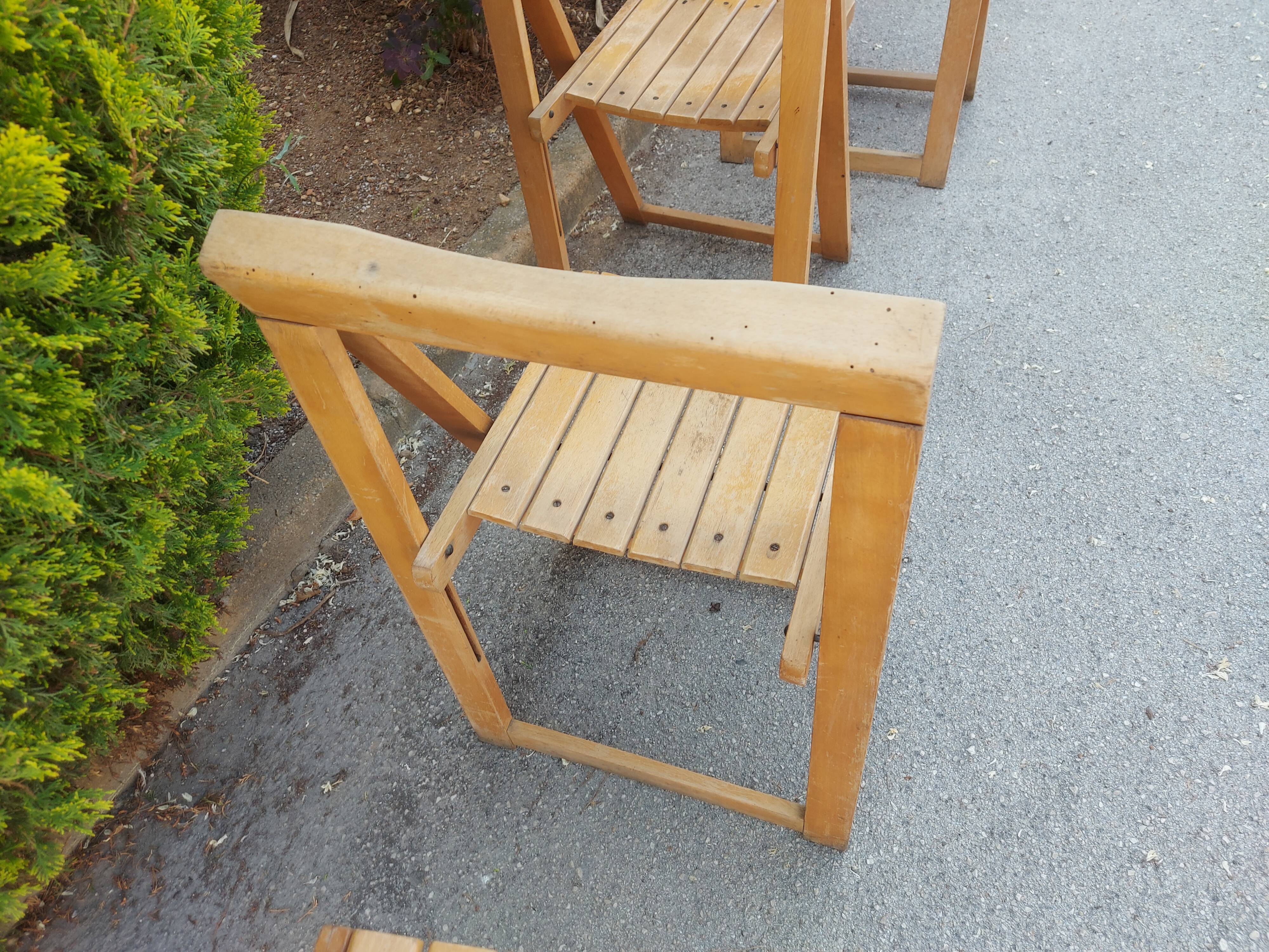 4 folding chairs