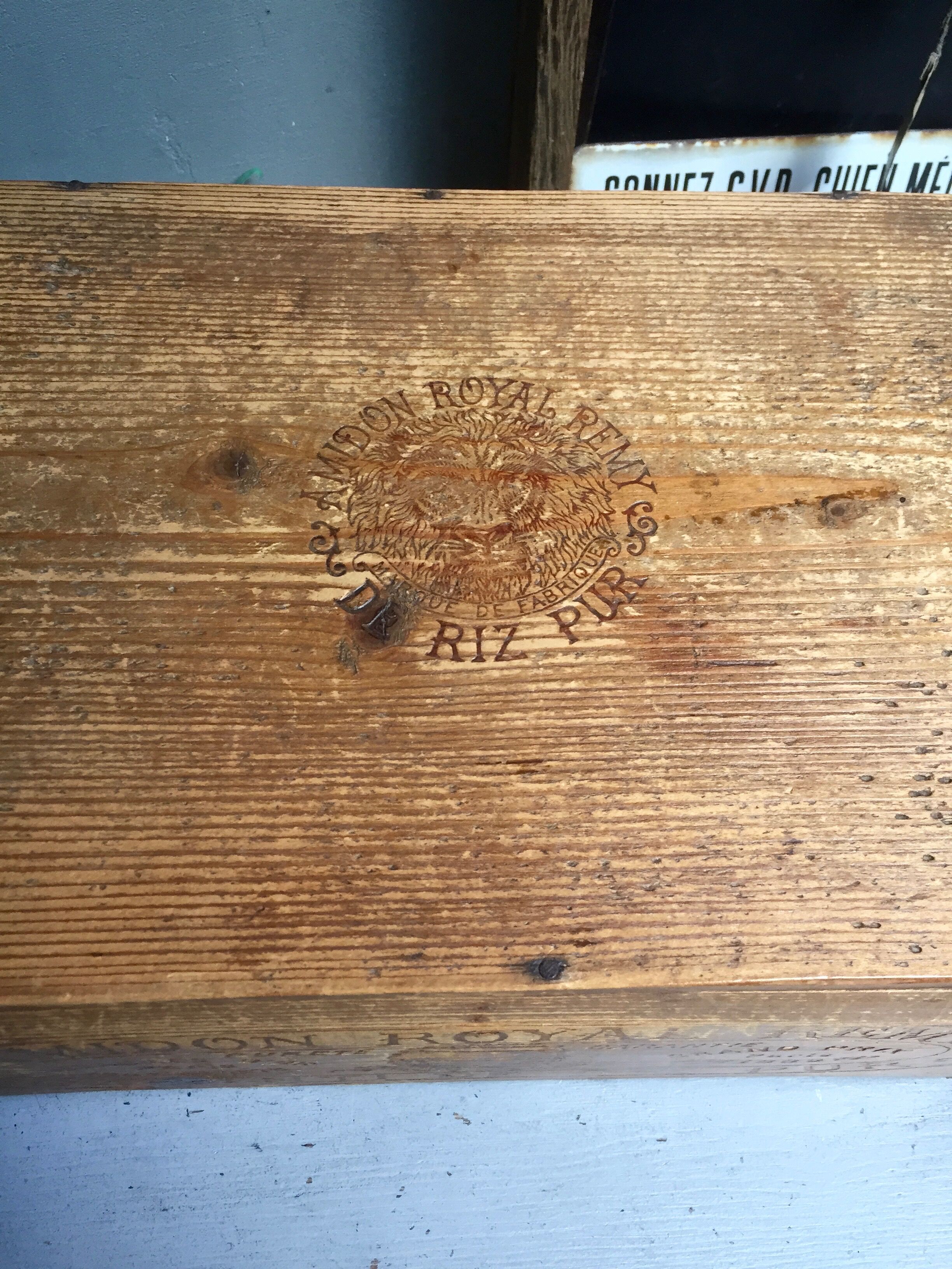 Former "starch Royal Remy" wooden box