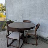 Round table with butterfly extensions