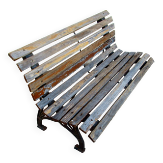 Petit banc de jardin, à pieds fonte.