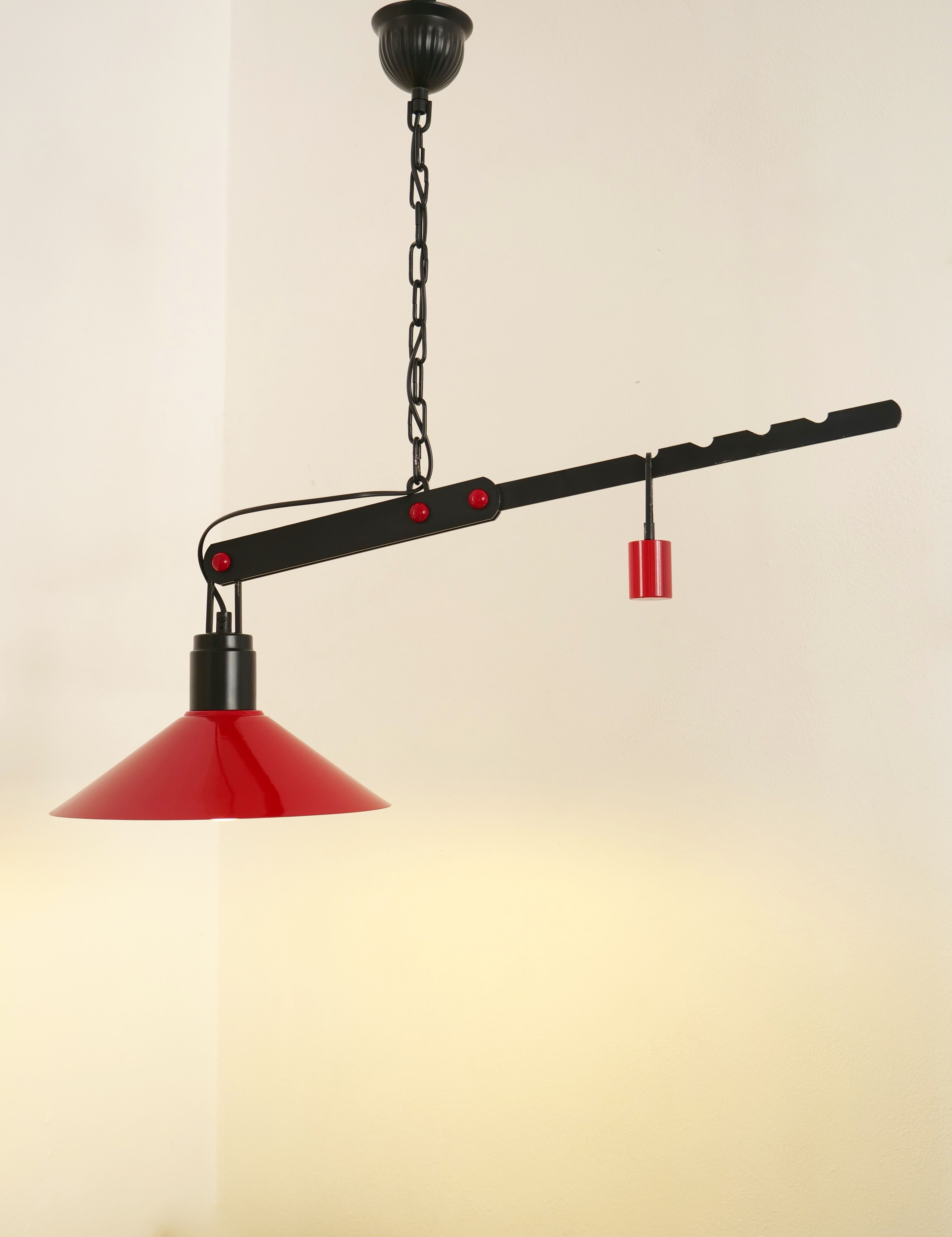 Danish suspension with balance counterweight