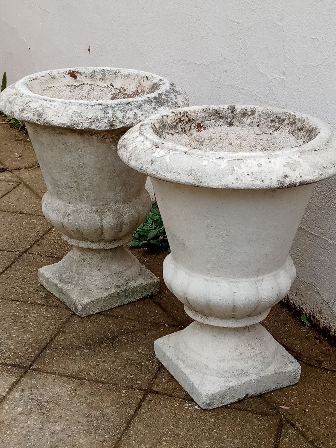 Pair of Medici vases in reconstituted stone