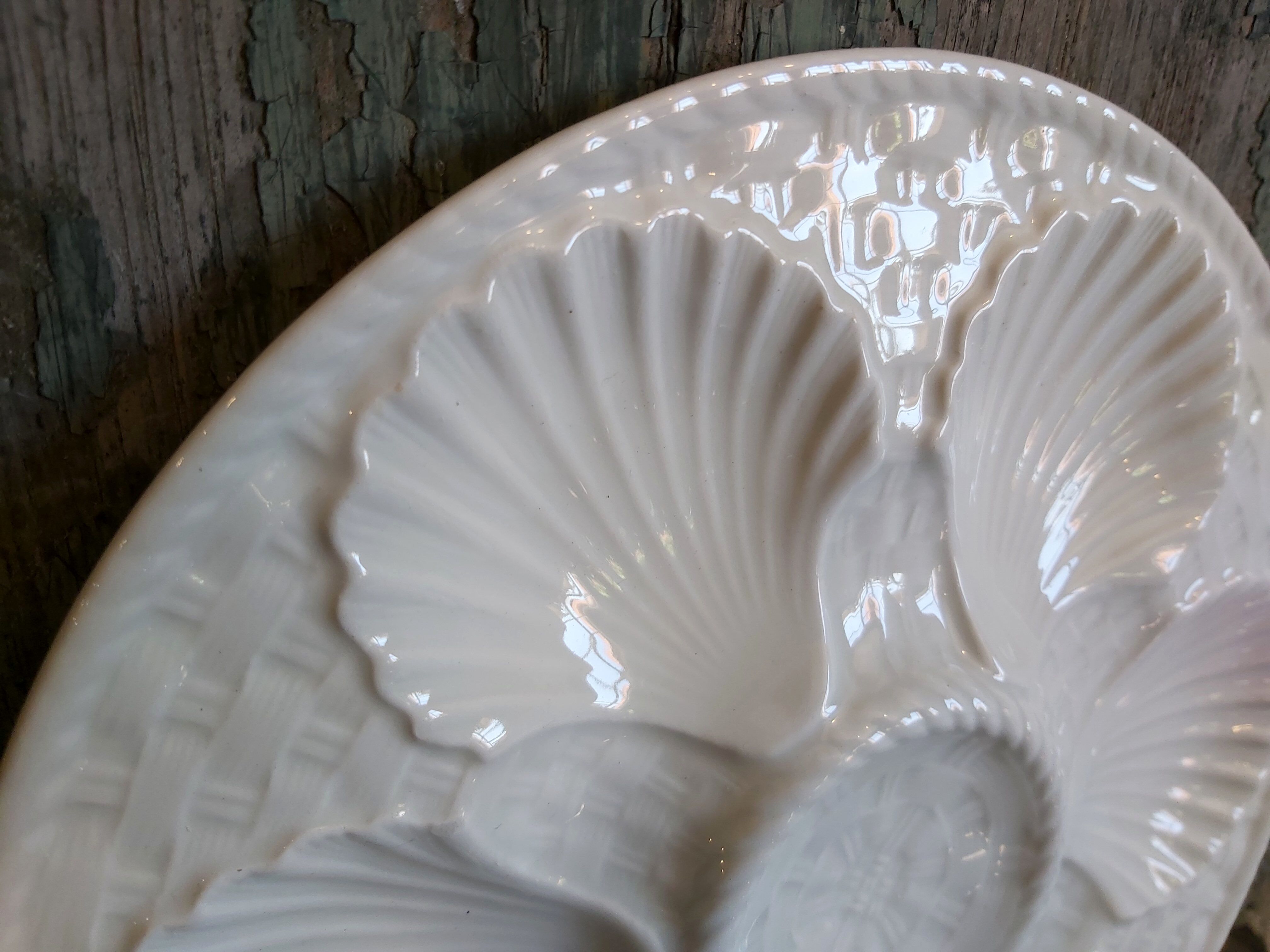 Vintage French oyster plate in majolica from Longchamp