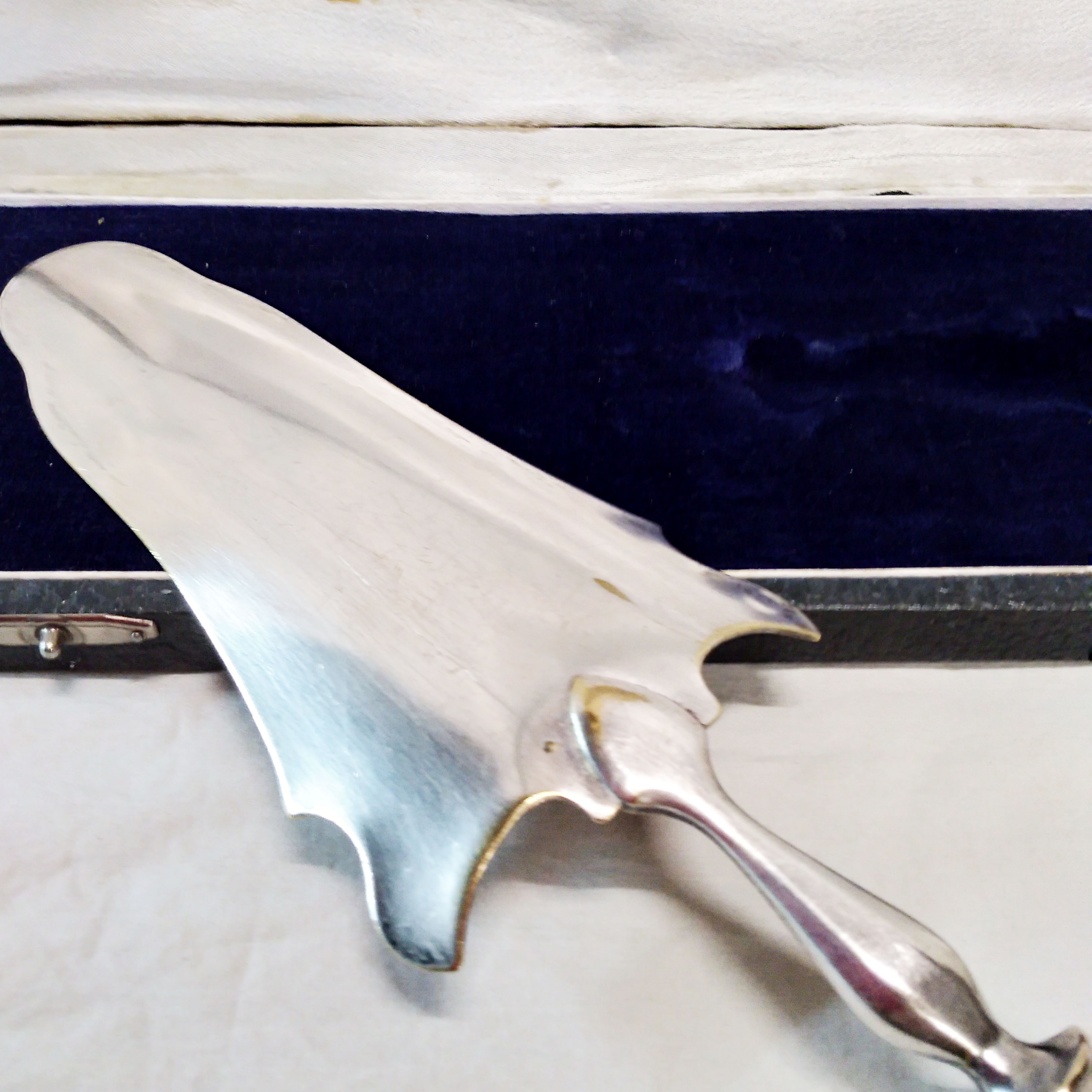 1930 silver metal pie shovel