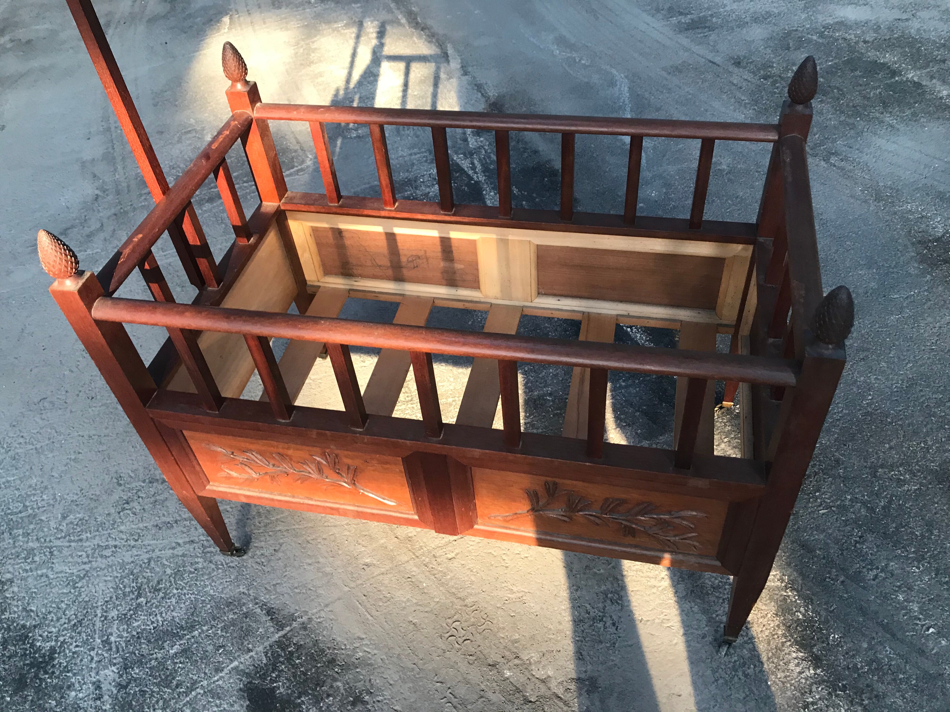 Provençal child bed in carved wood