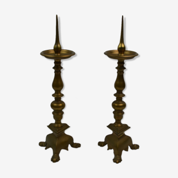 Paire de bougeoirs porte cierge en Bronze XIXème dans le goût du XVIIème