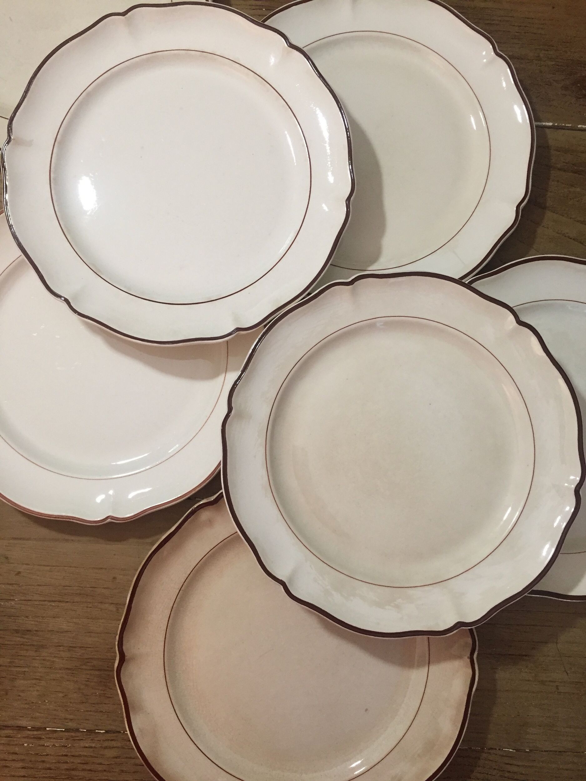 Set of 6 ivory scalloped dessert plates