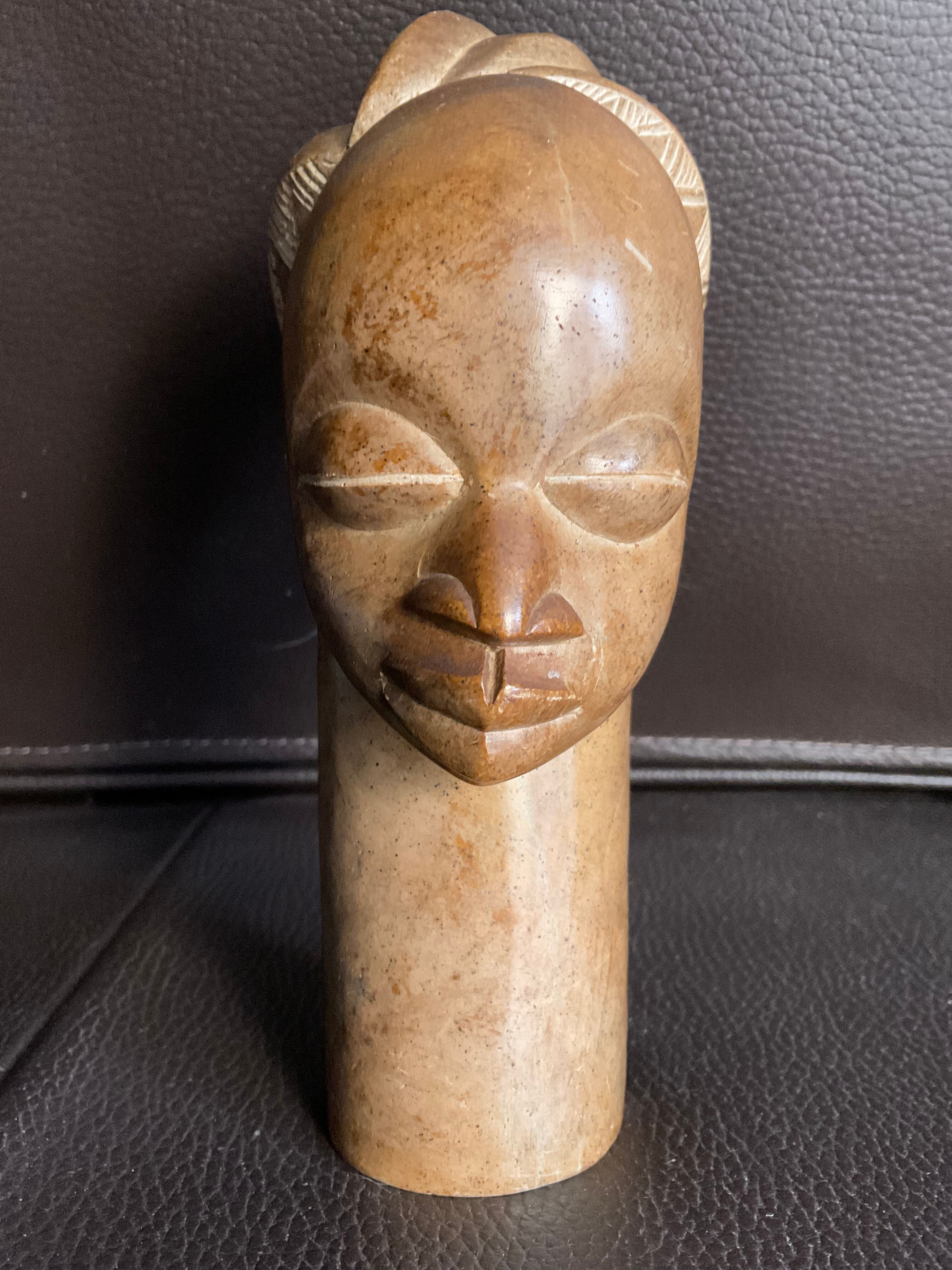 Figurine m’bigou sculptée