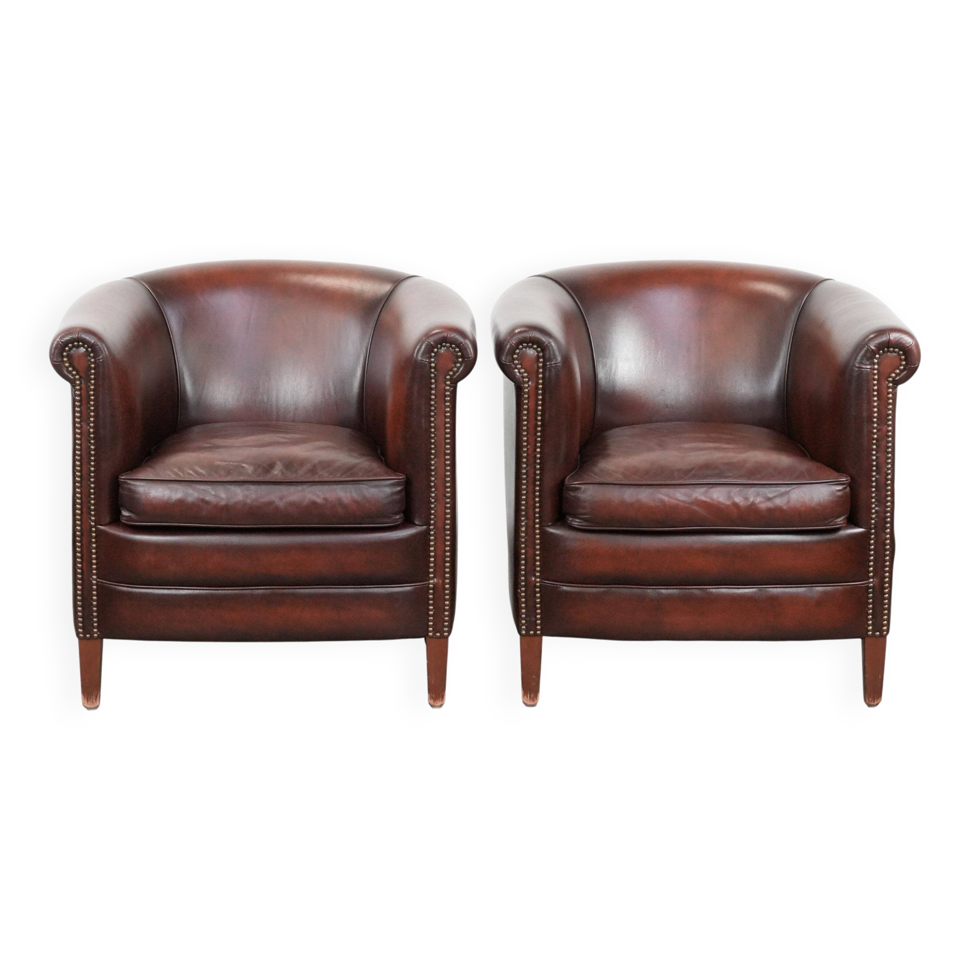 Set of two cow leather club armchairs in a luxurious red/brown colour