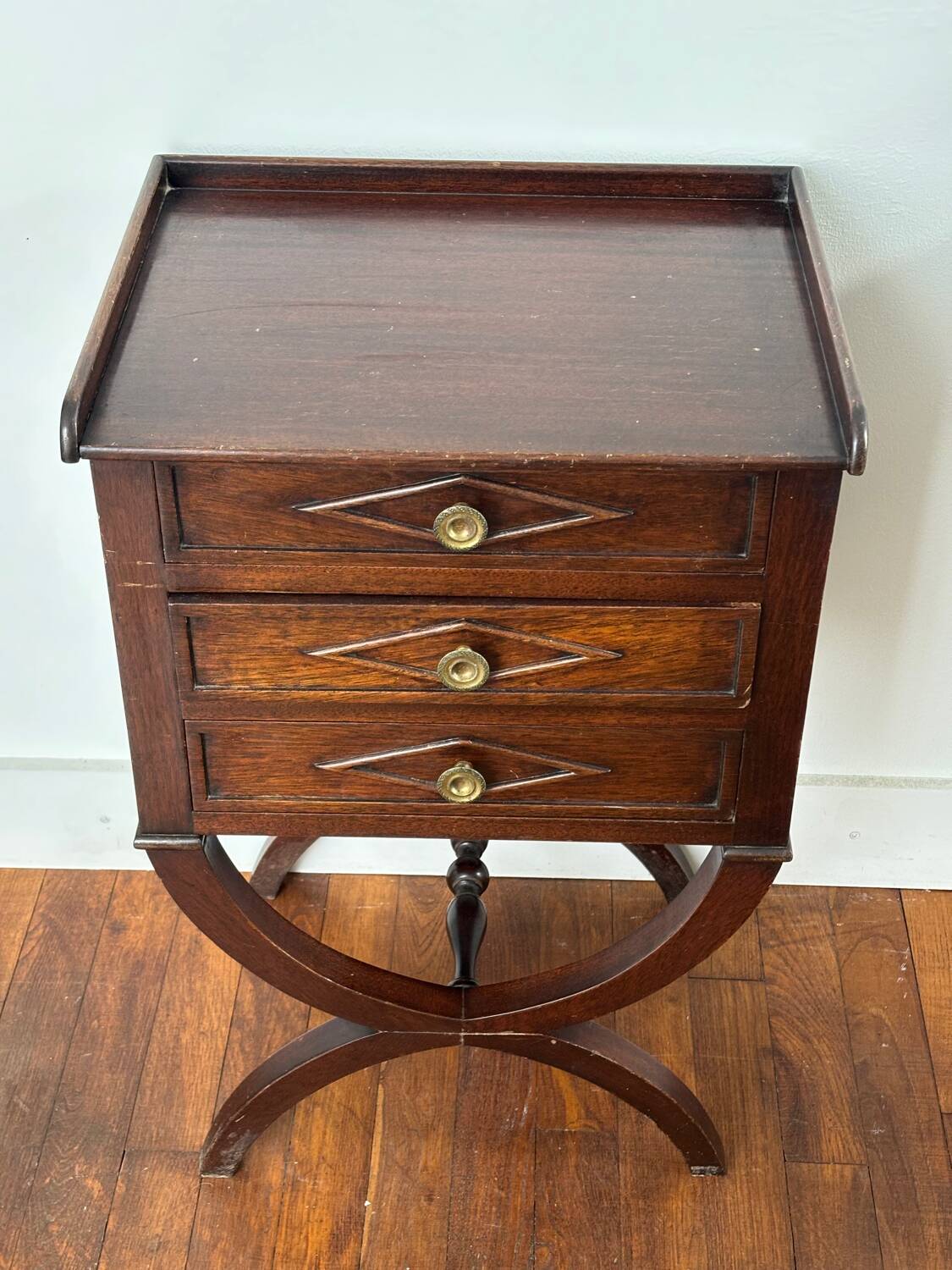 Side table with 3 drawers