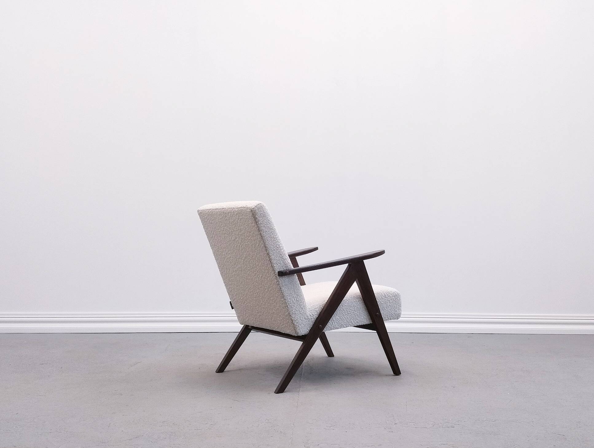 Fauteuil modèle b 310 var en boucle ivoire 1960