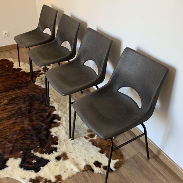 Lot de 4 chaises coque plastique marque Sitting