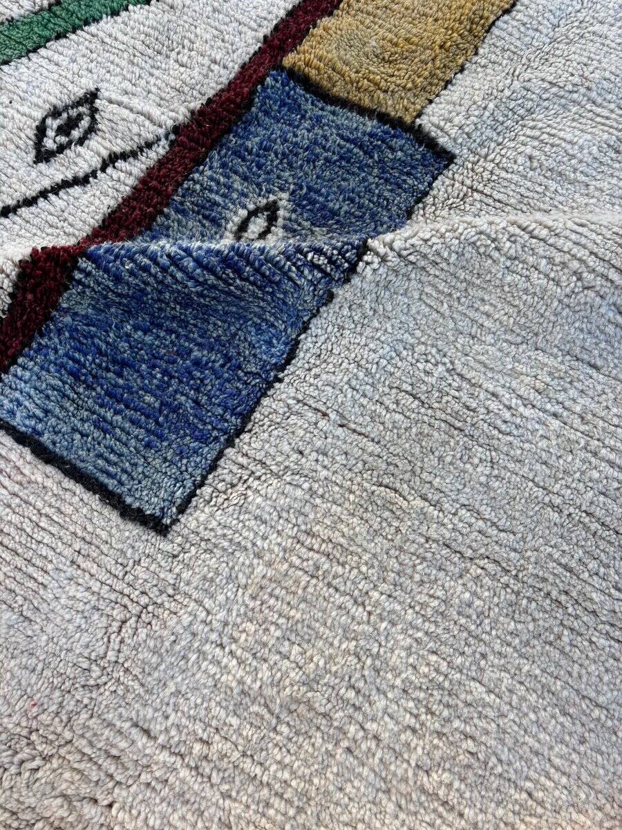 Large modern white Moroccan Beni Ouarain rug in wool.