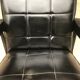 Ancien fauteuil structure métal noir et skaï noir