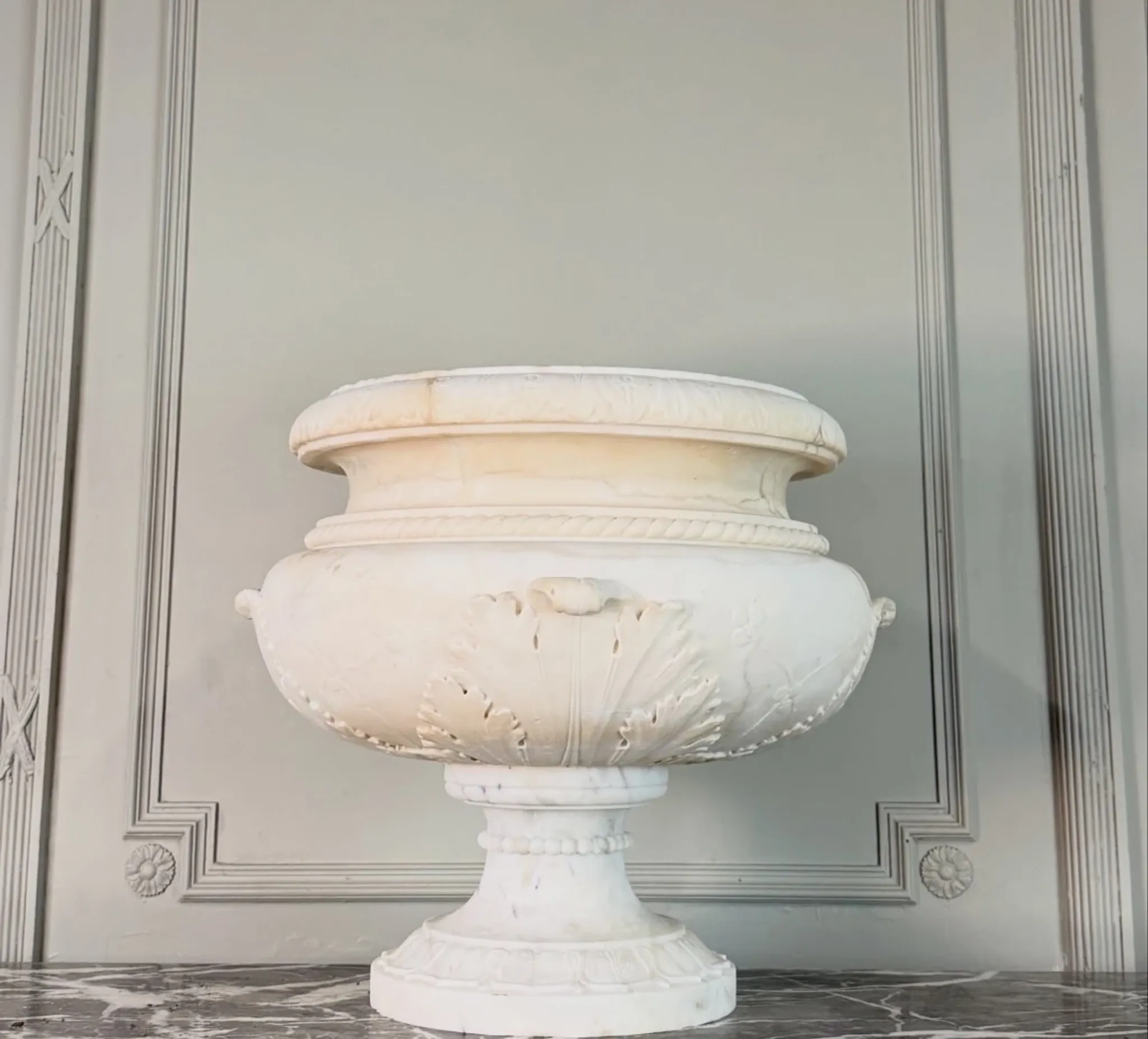 Neoclassical basin in white Carrara marble, Italy, late 18th to early 19th century.