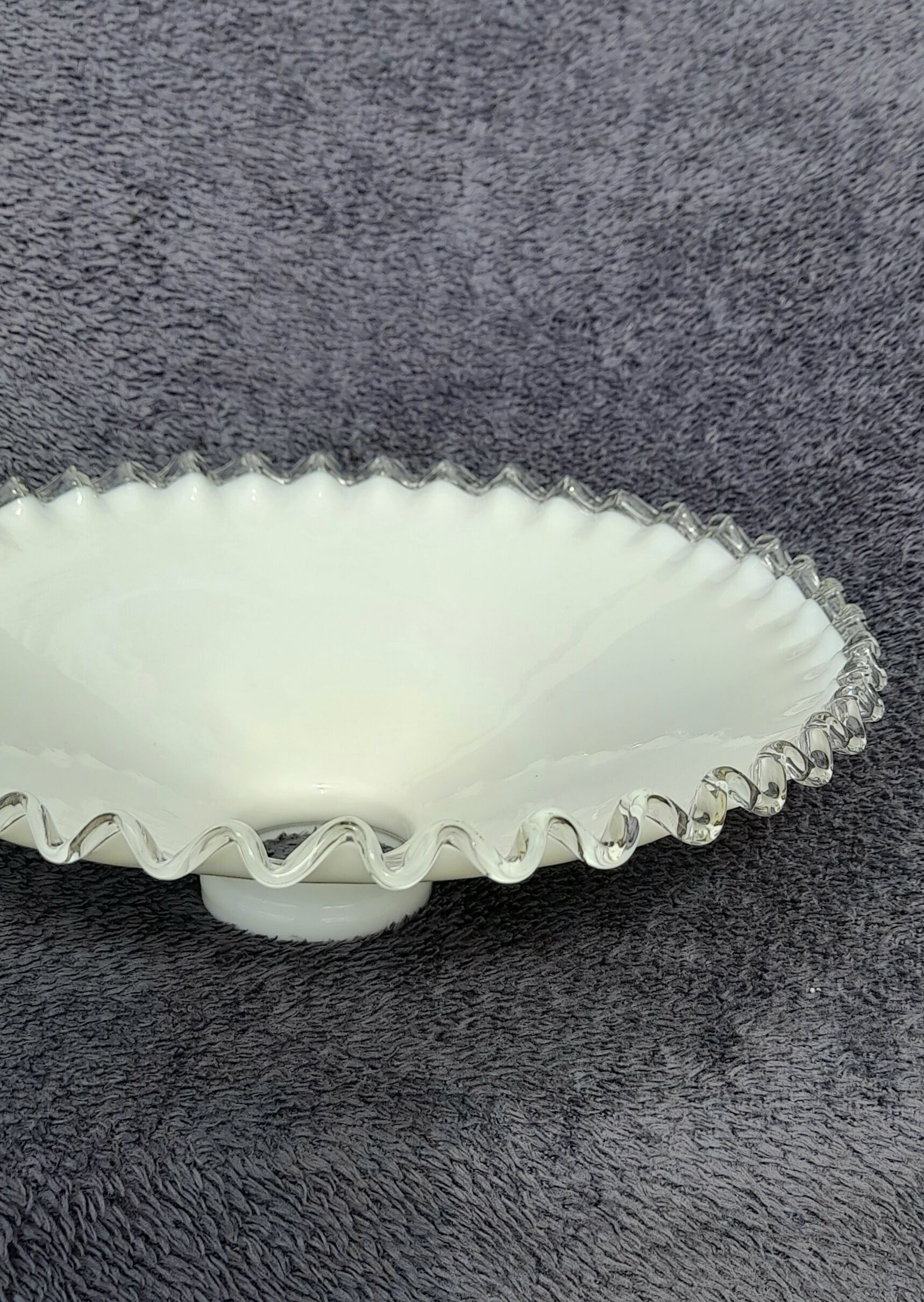 Serrated opaline suspension