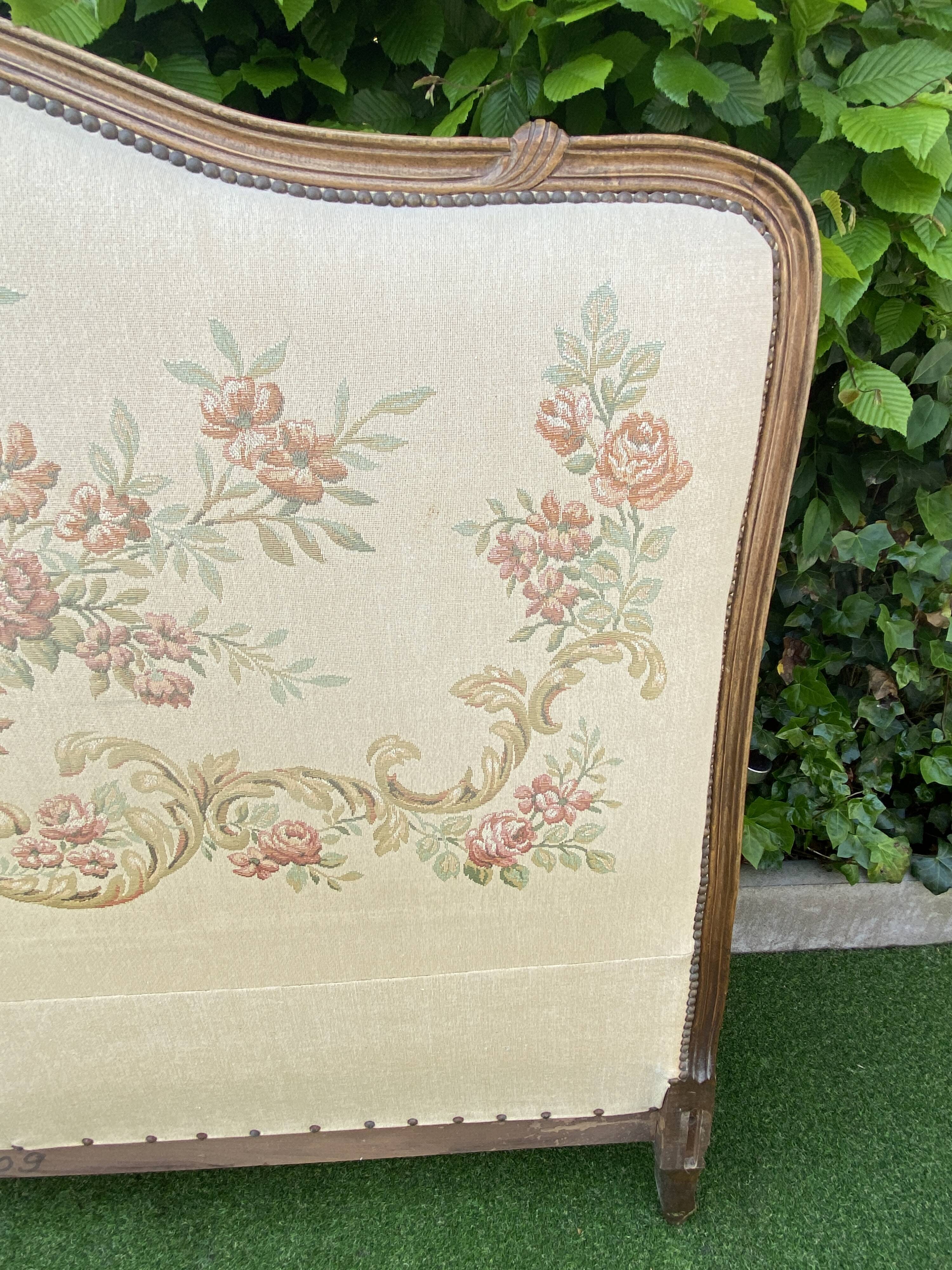 Basket bed and its two armchairs