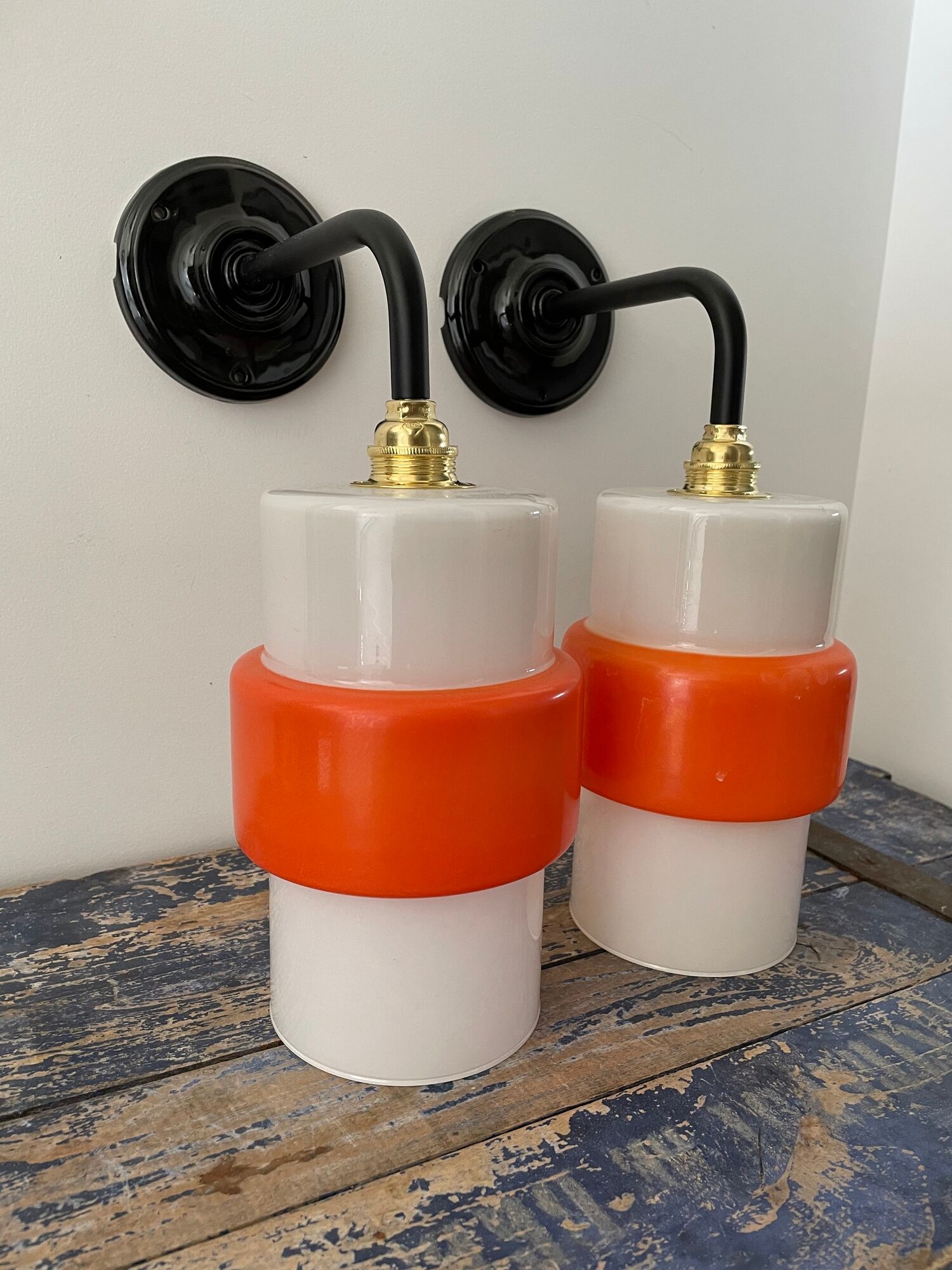 Lot de deux appliques vintage 70 électrifiées à neuf