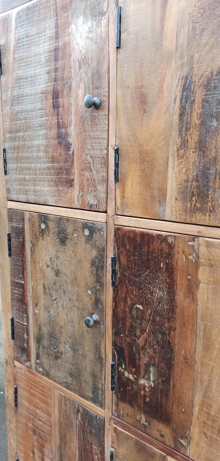 Armoire 8 portes en bois ancien