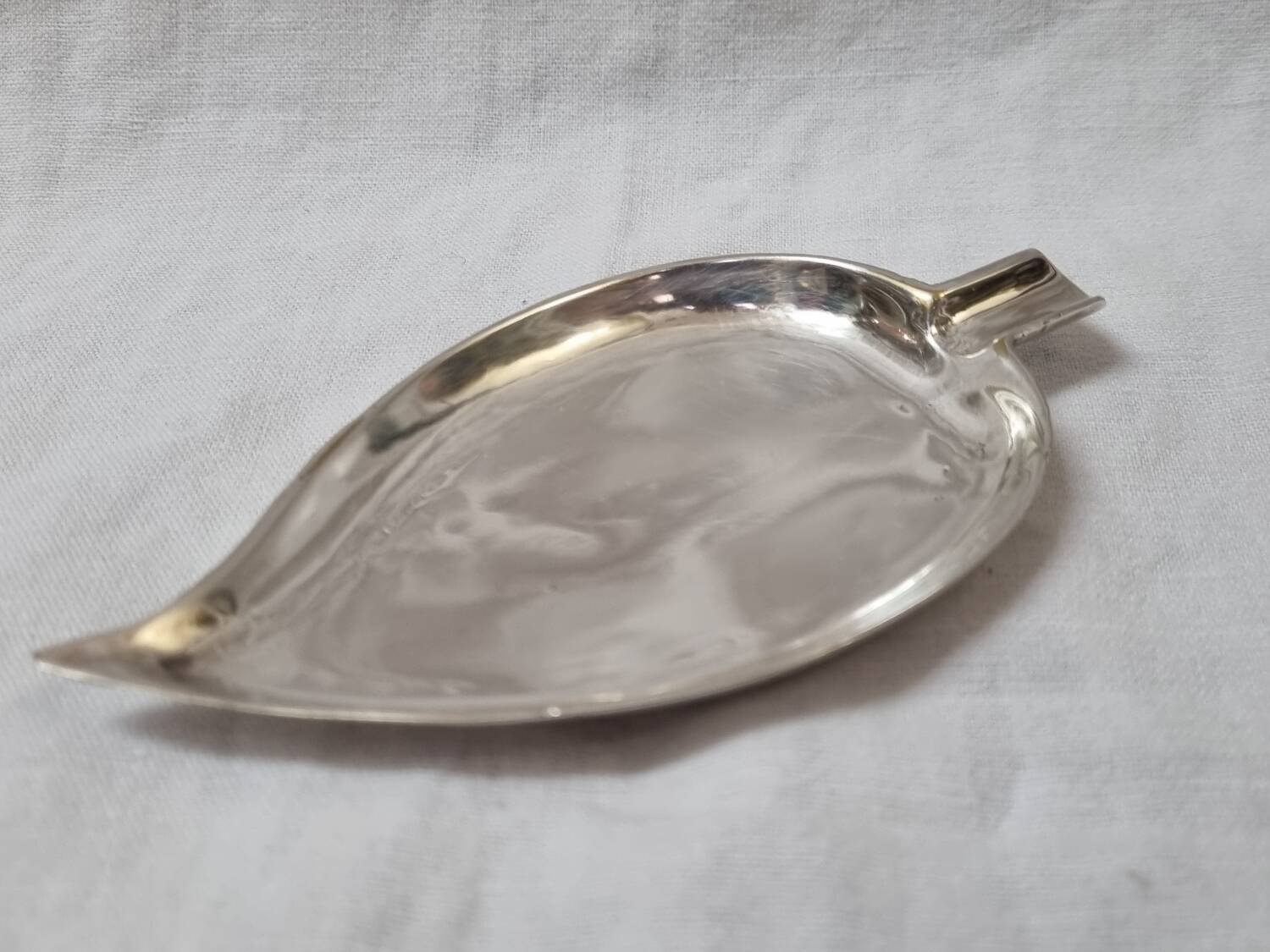 Individual table ashtray